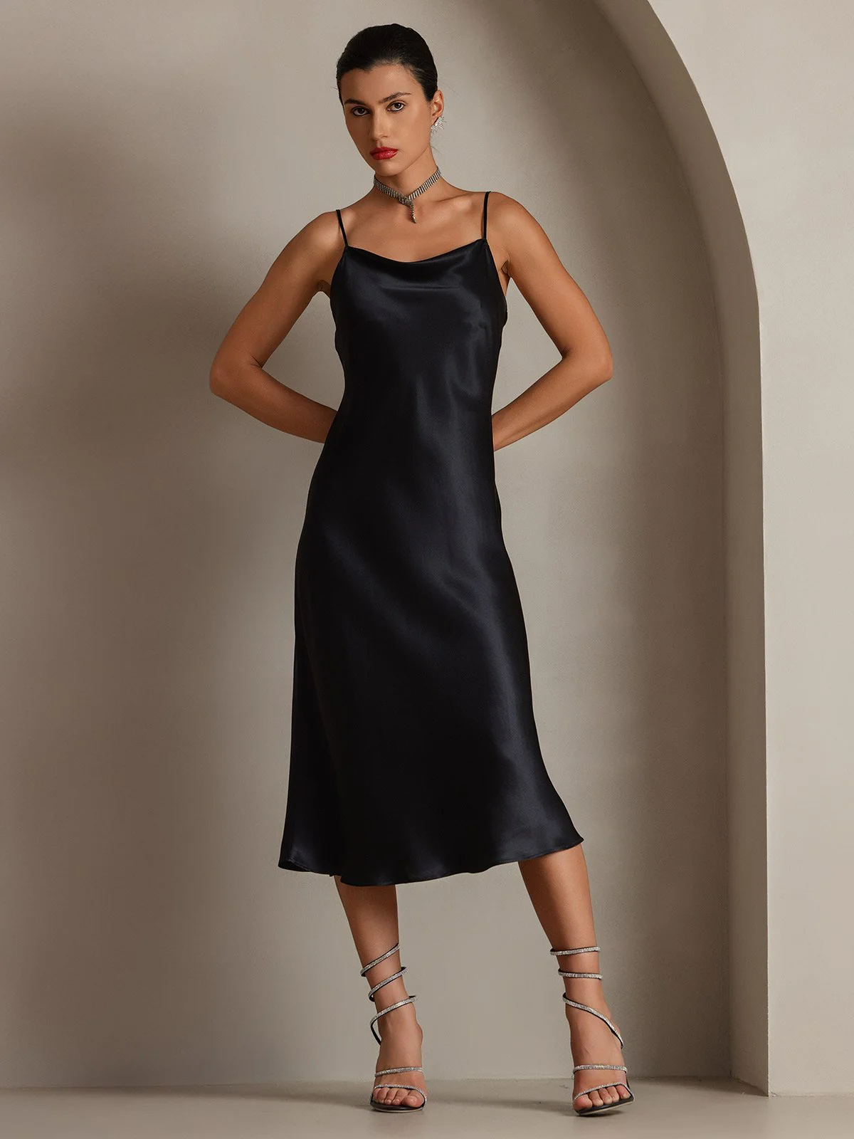 Robe Maxi Longue en Soie Pure avec Bretelles - Image 9