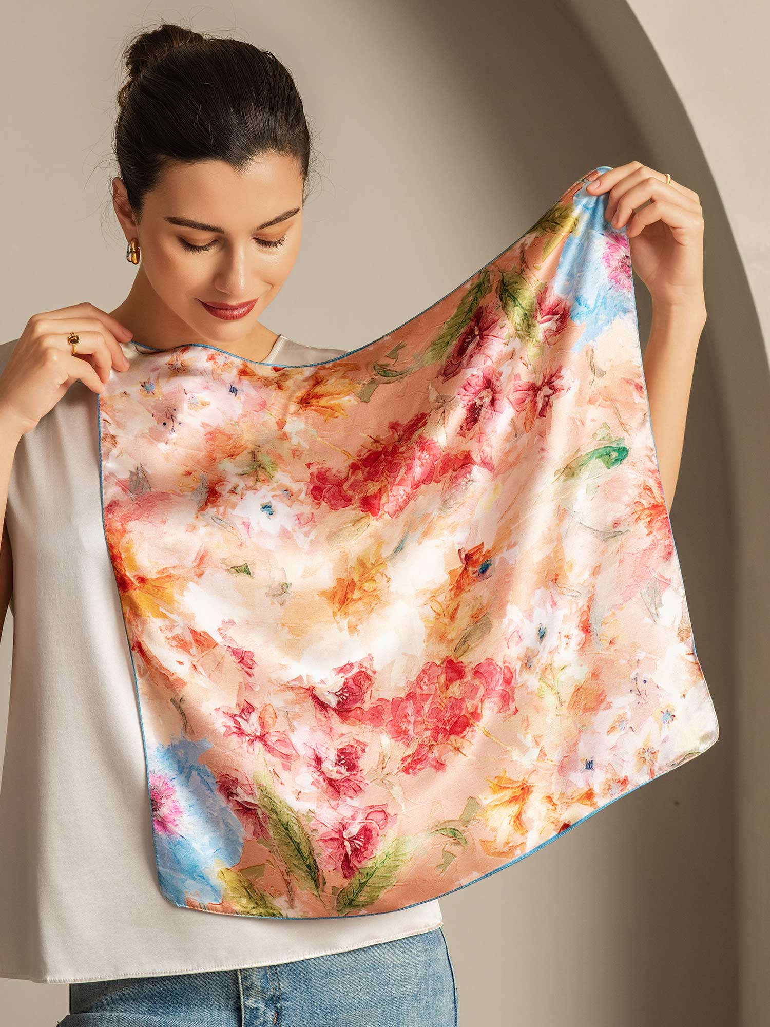 Pure Silk Floral Bliss Square Scarf - Taille 53x53cm - Image 2