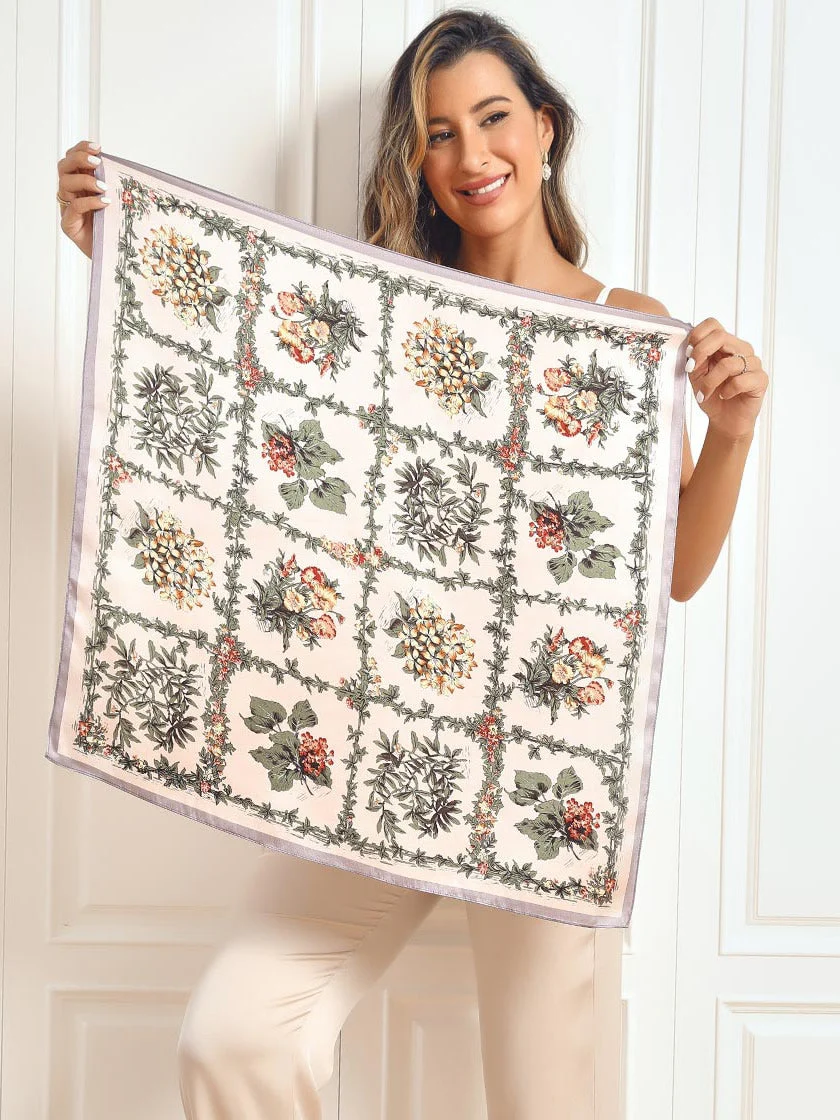 Foulard Carré à Motif Floral en Soie Pure 68x68cm / 26.8 - Image 11