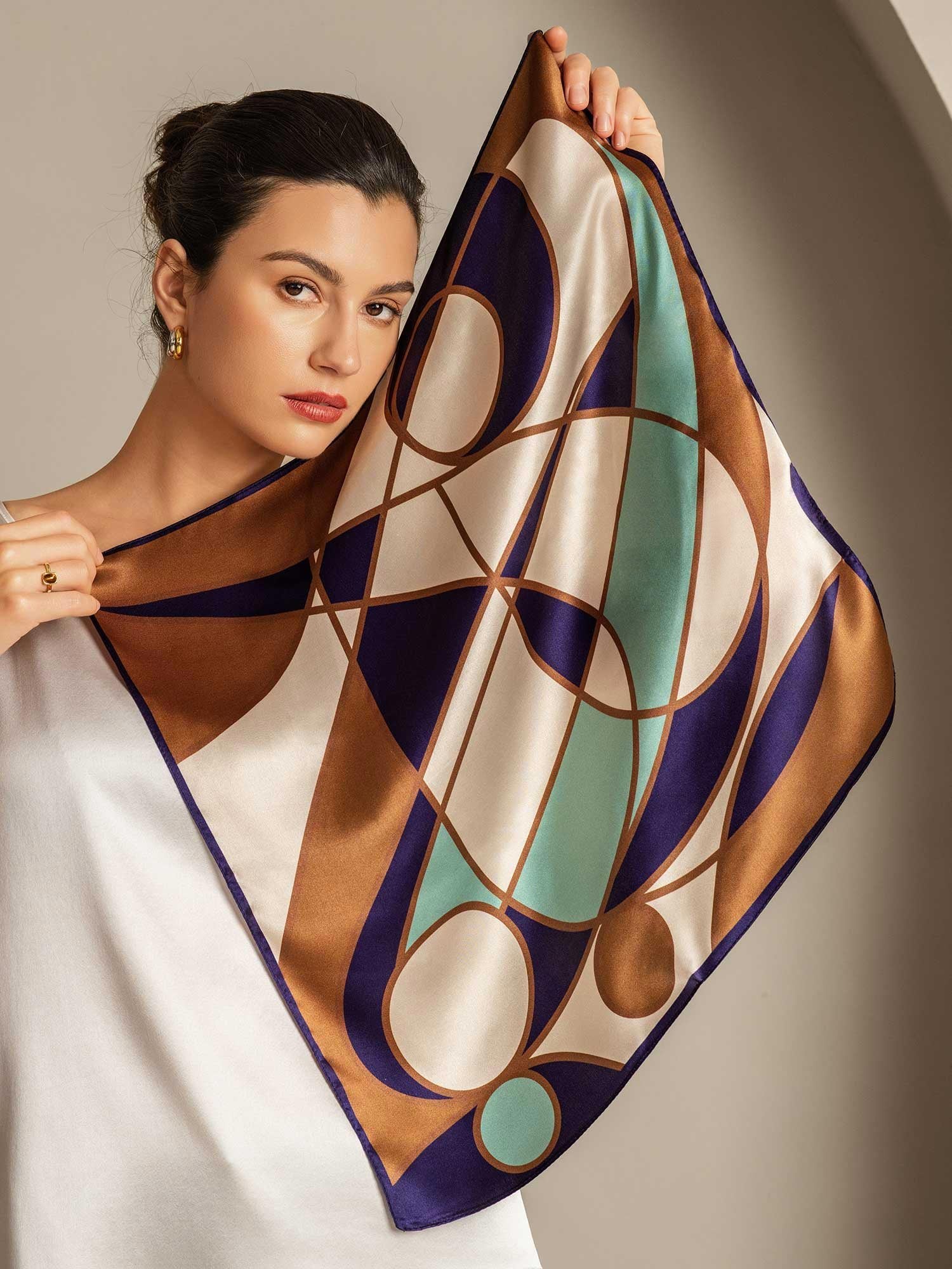 Foulard Carré en Pure Soie à Motif Géométrique - Taille 53x53cm - Image 4