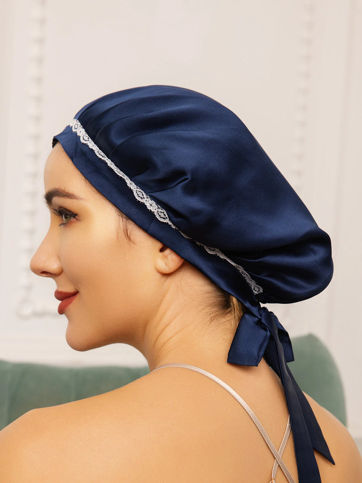Bonnet en Dentelle de Soie Pure avec Rubans - Image 10