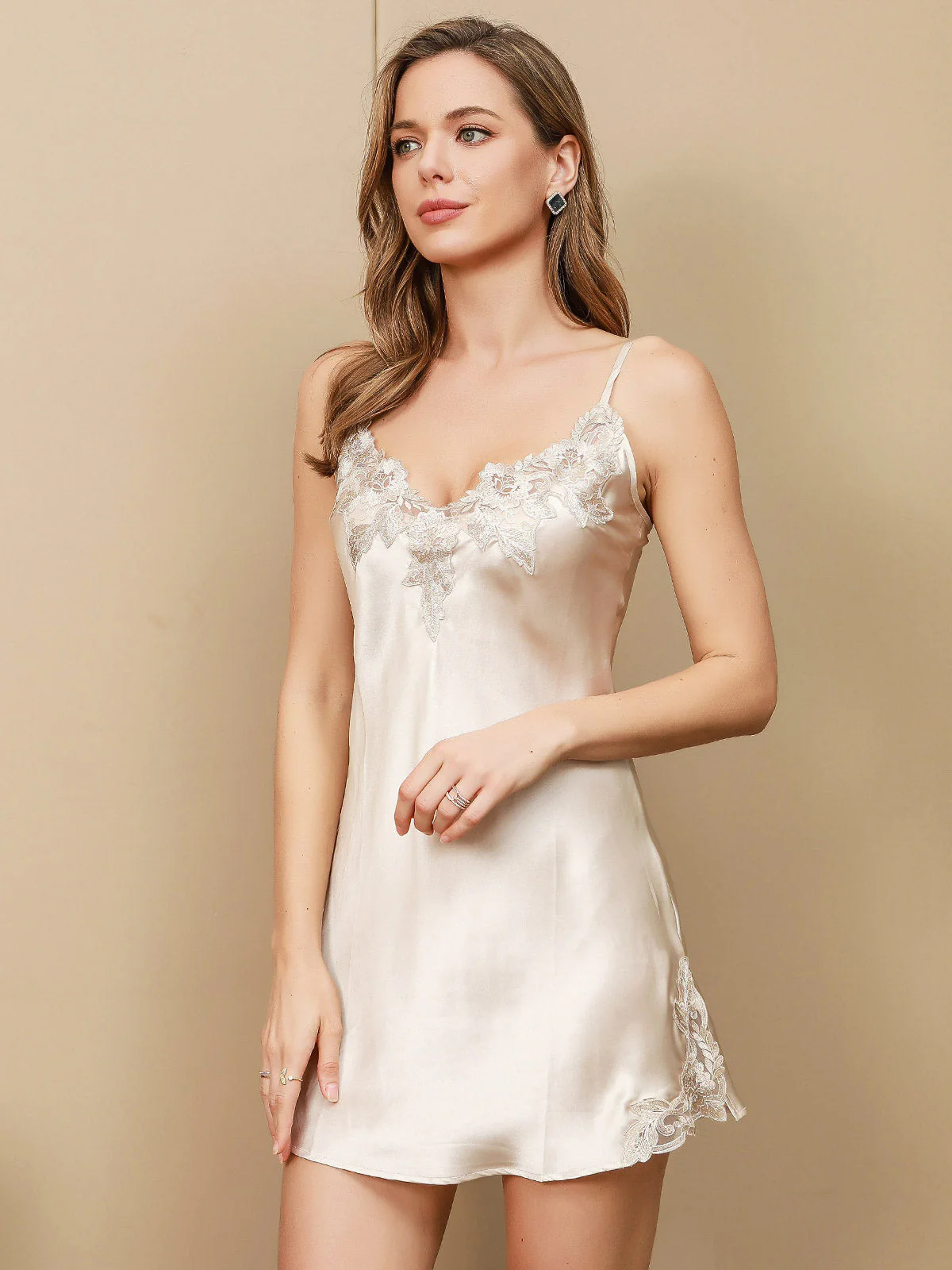 Robe de Nuit en Dentelle de Soie Pure à Ourlet Fendu - Image 18
