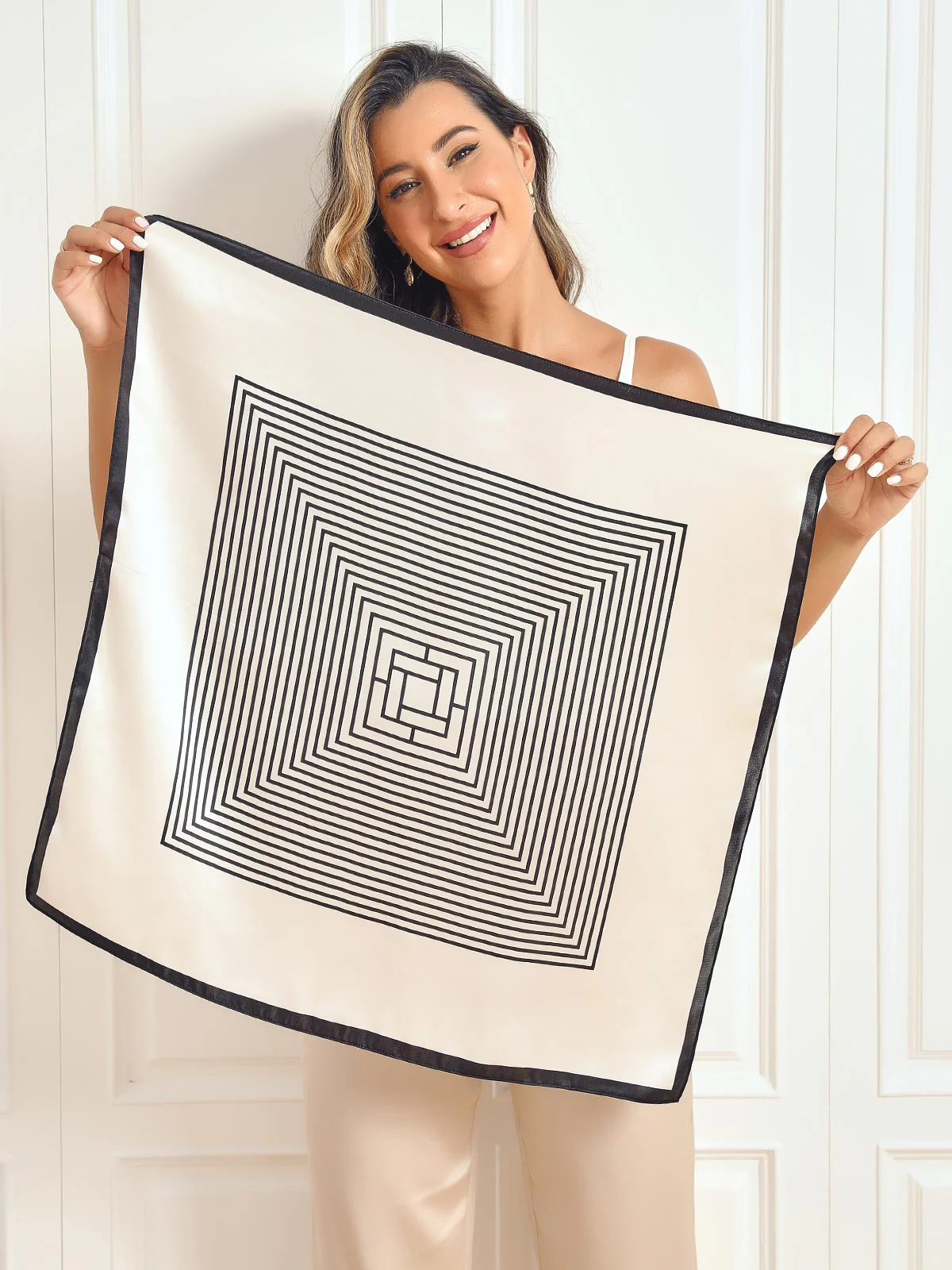 Foulard Carré Imprimé en Pure Soie 68x68cm / 26.8 - Image 5