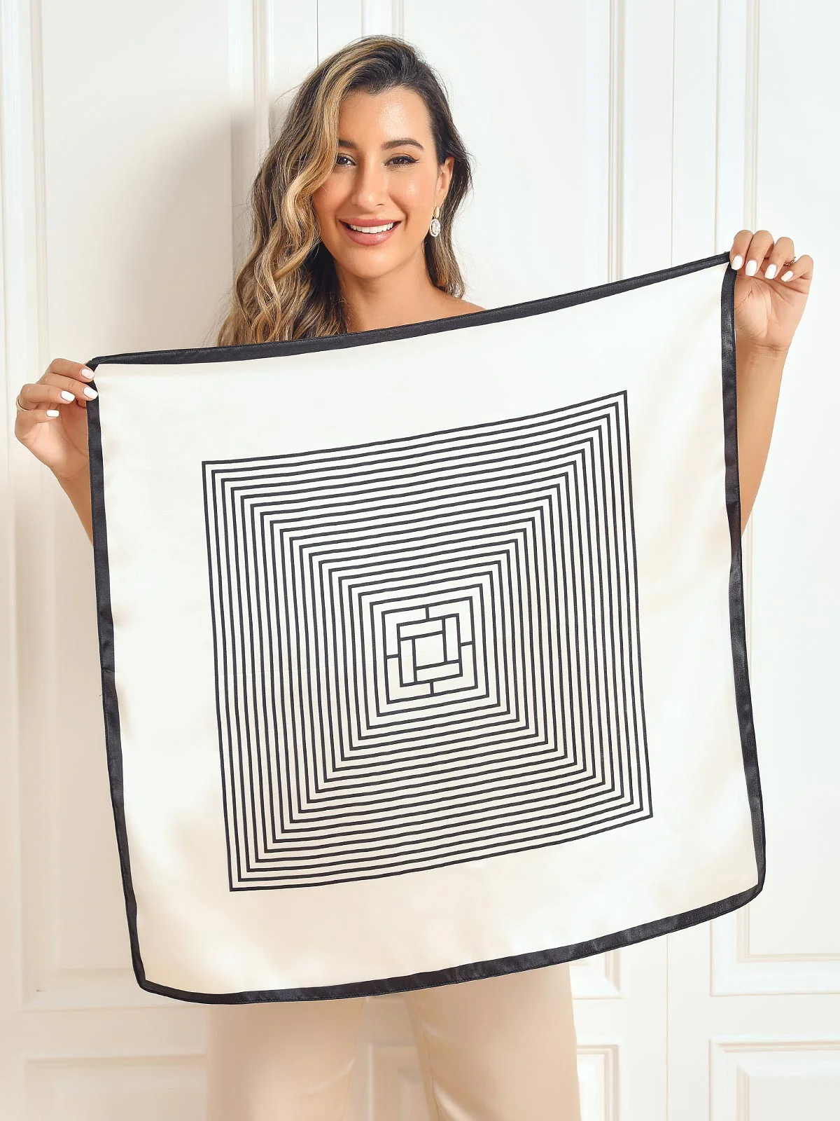 Foulard Carré Imprimé en Pure Soie 68x68cm / 26.8 - Image 6