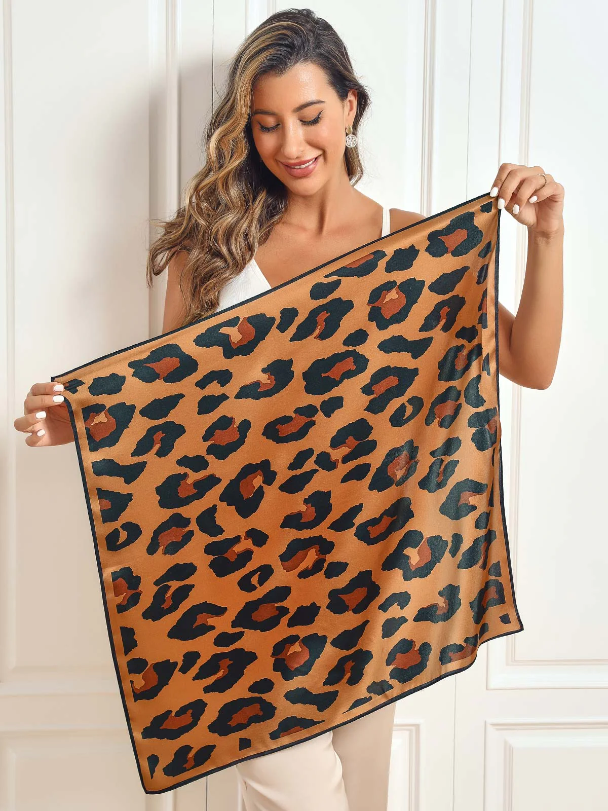 Foulard Carré Imprimé en Pure Soie 68x68cm / 26.8 - Image 2