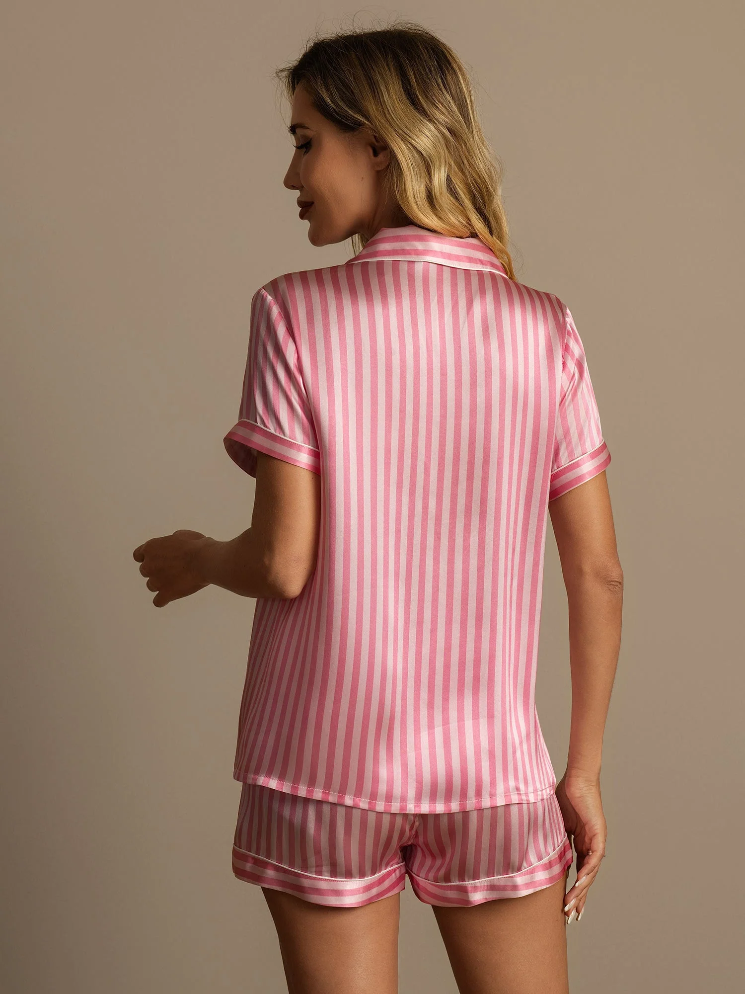 Pyjama Pour Femme En Soie Pure À Rayures Manches Courtes Col Notch Avec Shorts - Image 2
