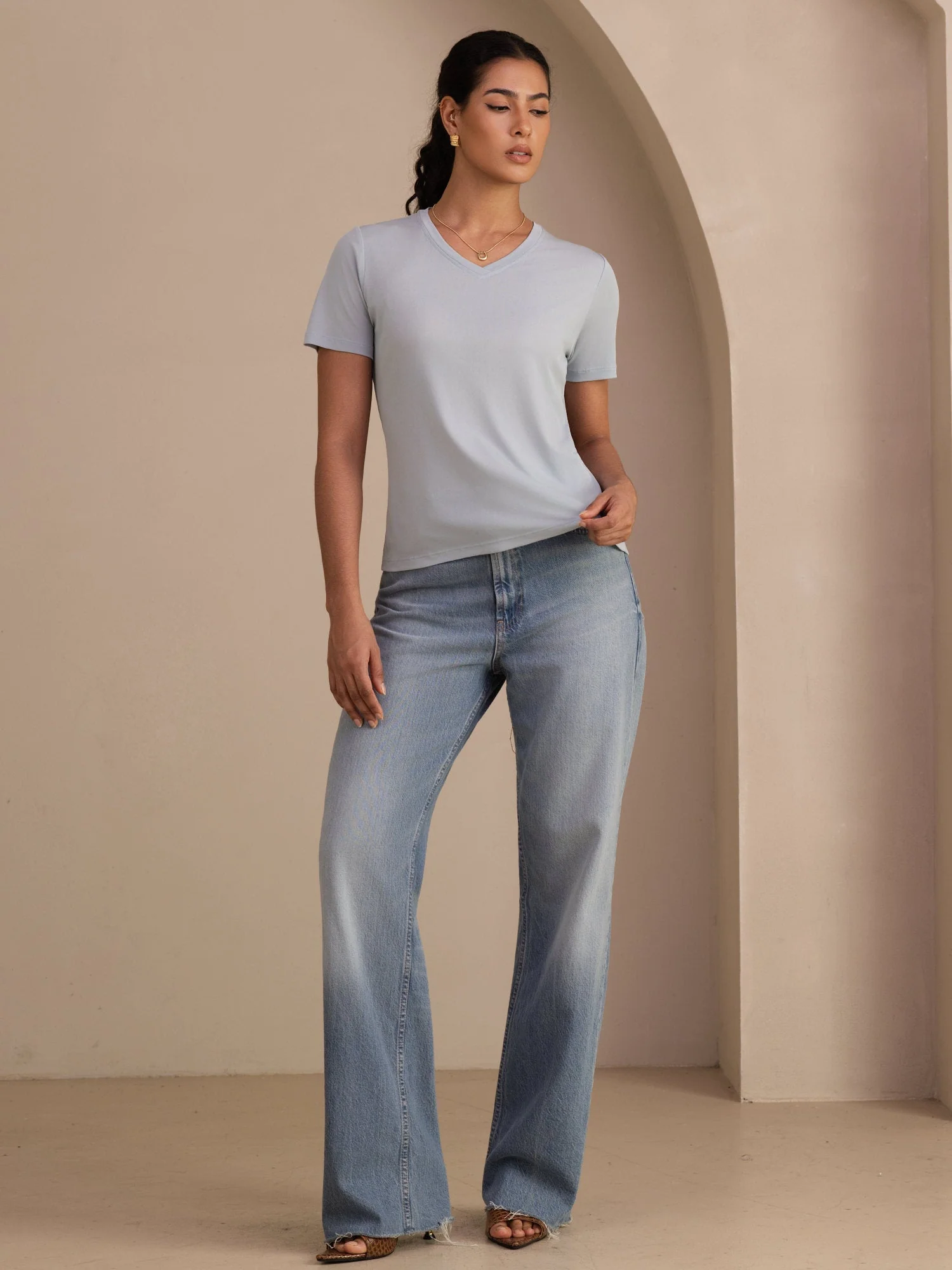 T-Shirt Femme à Manches Courtes et Décolleté en V en Soie Pure Résistant aux Accrochages - Image 16
