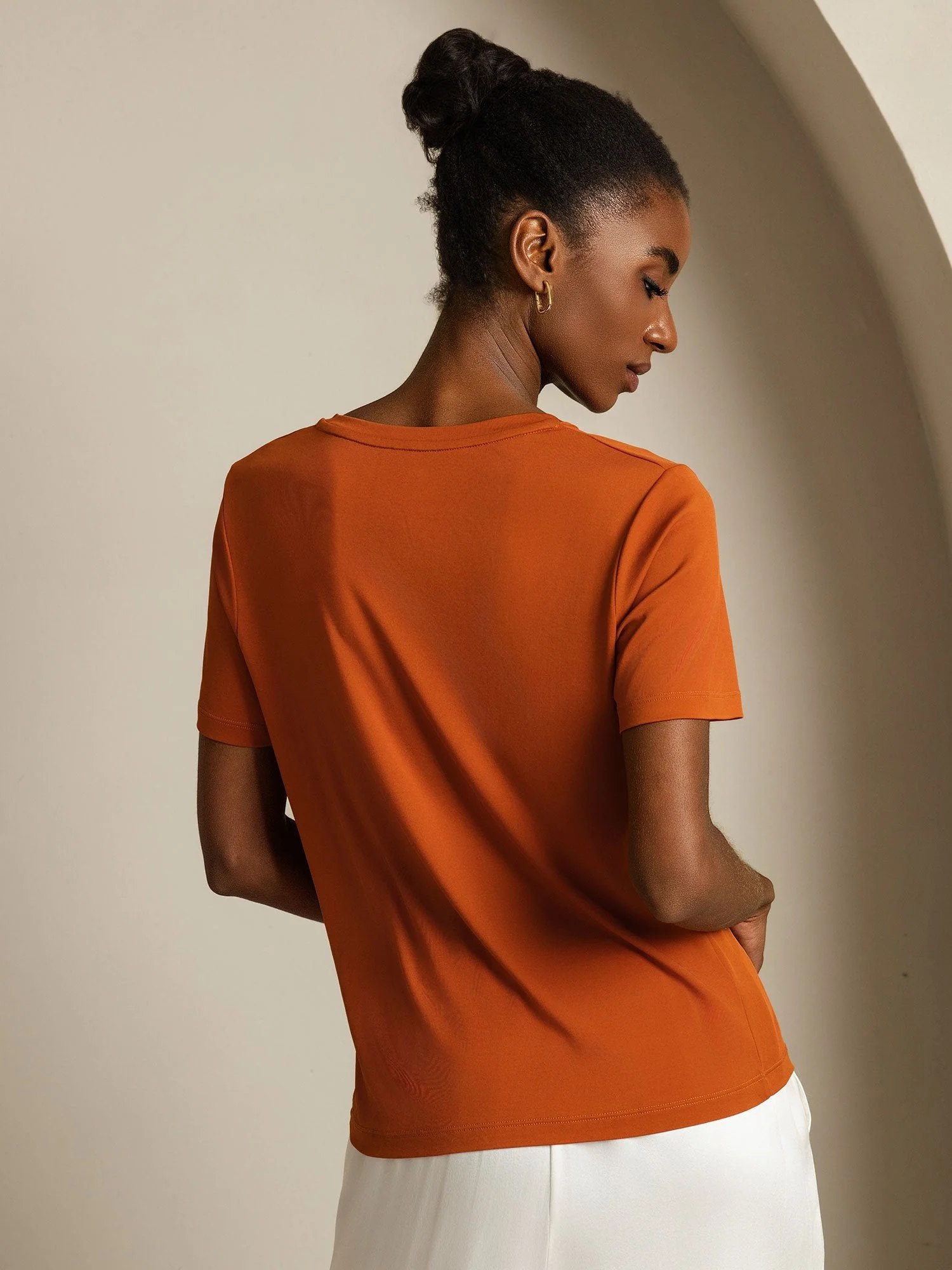 T-Shirt Femme à Manches Courtes et Décolleté en V en Soie Pure Résistant aux Accrochages - Image 2