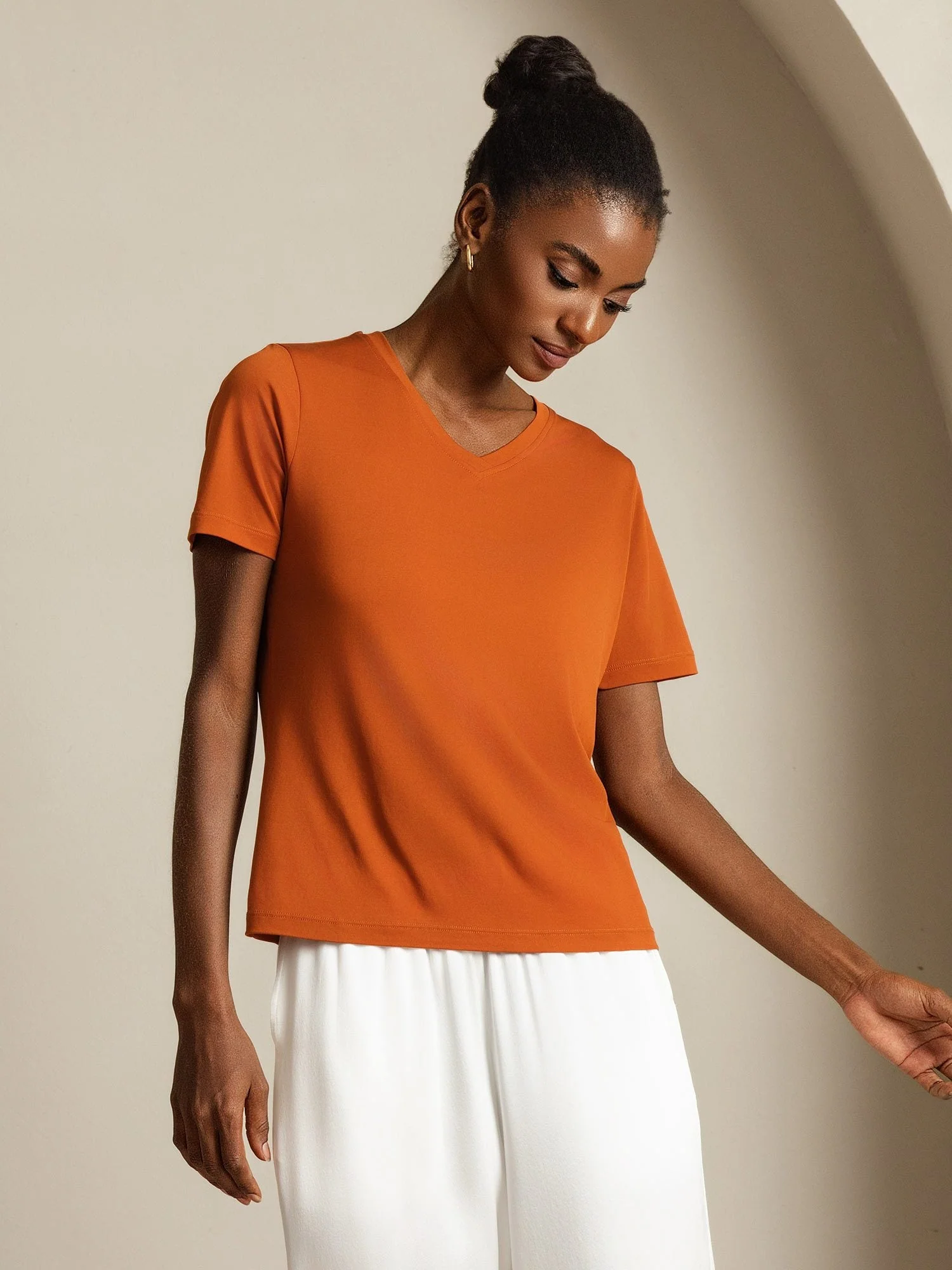 T-Shirt Femme à Manches Courtes et Décolleté en V en Soie Pure Résistant aux Accrochages - Image 3