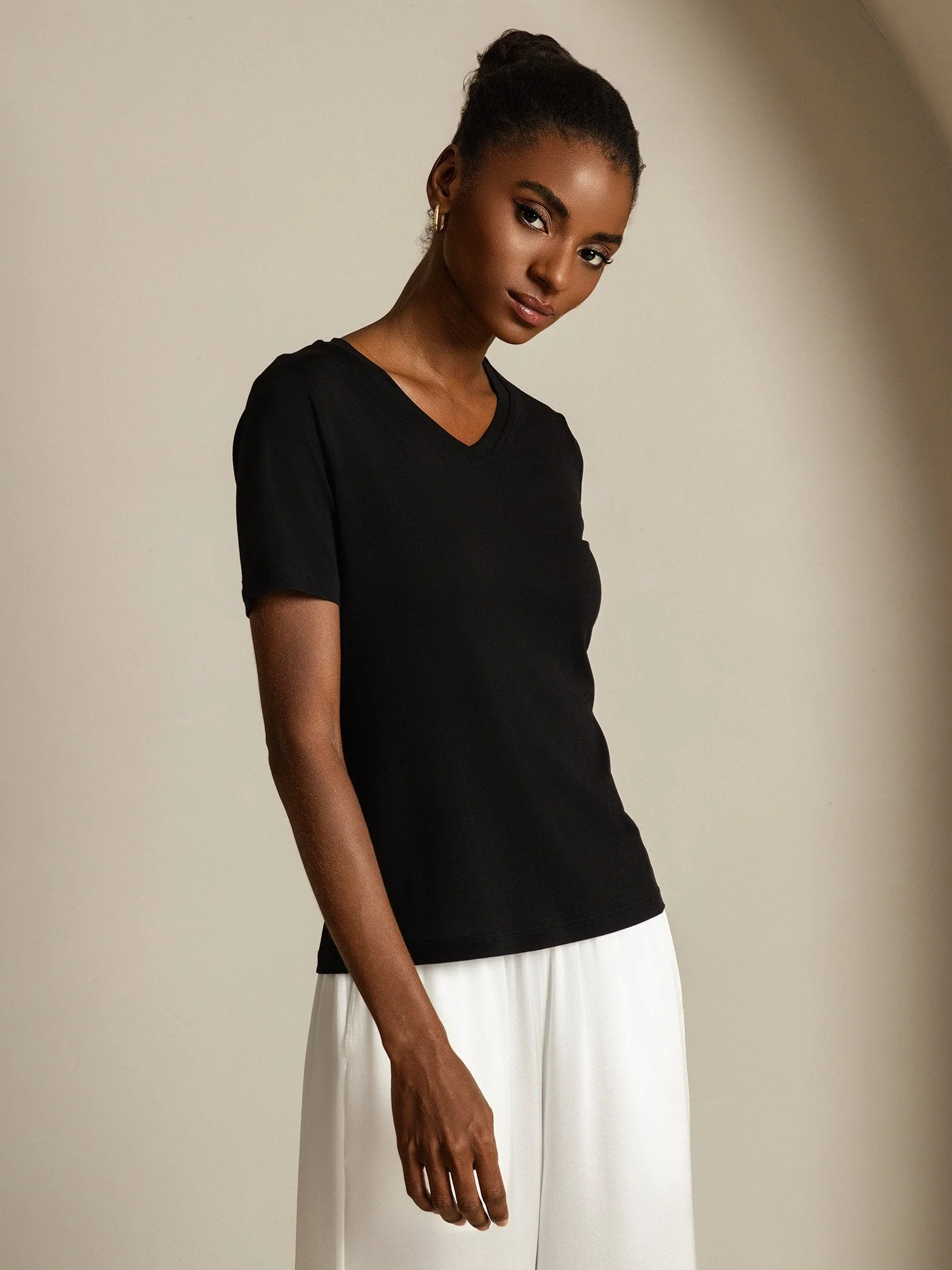 T-Shirt Femme à Manches Courtes et Décolleté en V en Soie Pure Résistant aux Accrochages - Image 32