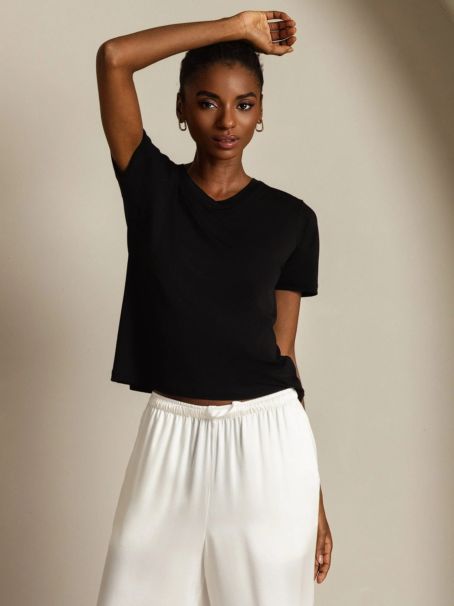 T-Shirt Femme à Manches Courtes et Décolleté en V en Soie Pure Résistant aux Accrochages - Image 34