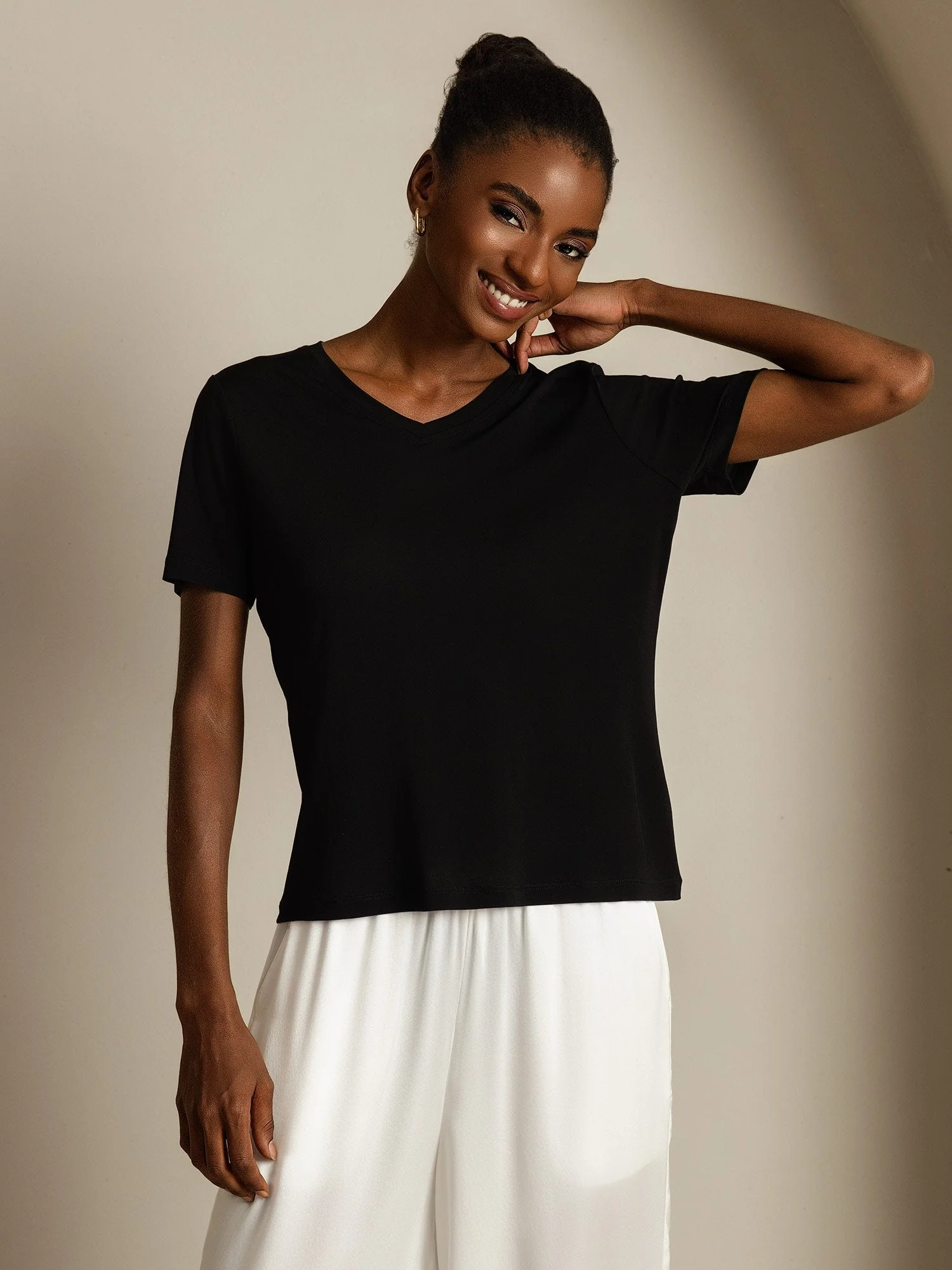 T-Shirt Femme à Manches Courtes et Décolleté en V en Soie Pure Résistant aux Accrochages - Image 36