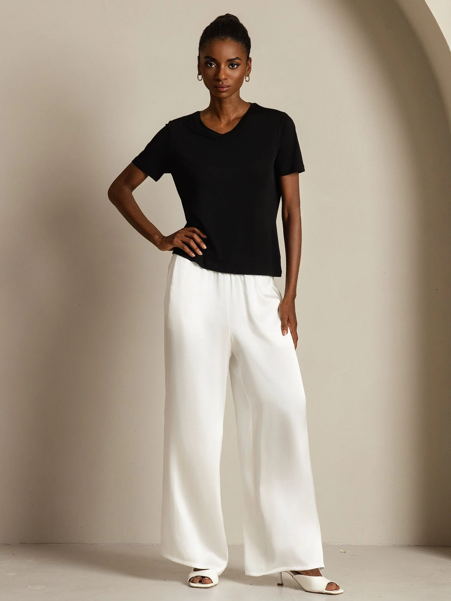 T-Shirt Femme à Manches Courtes et Décolleté en V en Soie Pure Résistant aux Accrochages - Image 37