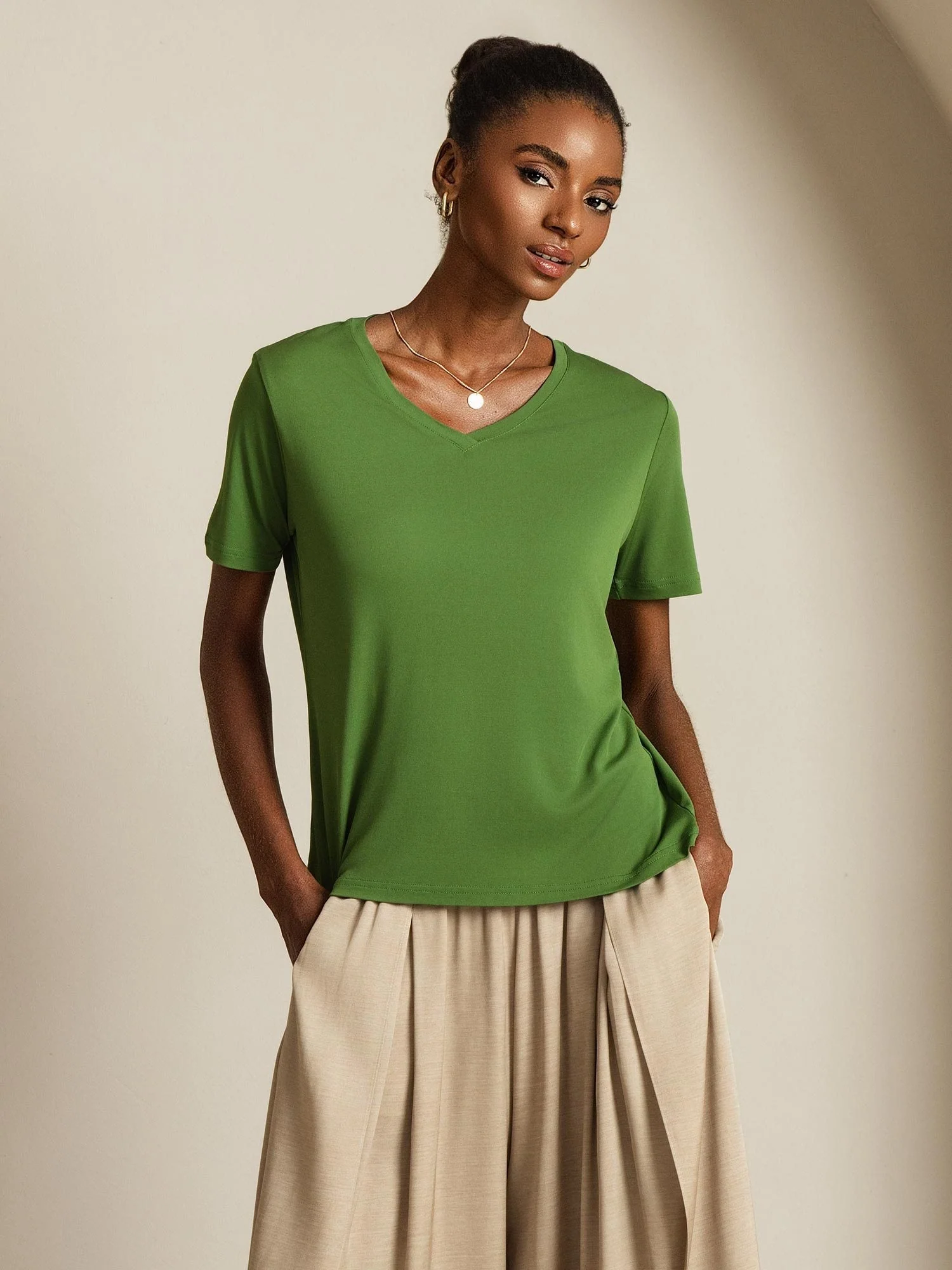 T-Shirt Femme à Manches Courtes et Décolleté en V en Soie Pure Résistant aux Accrochages - Image 38