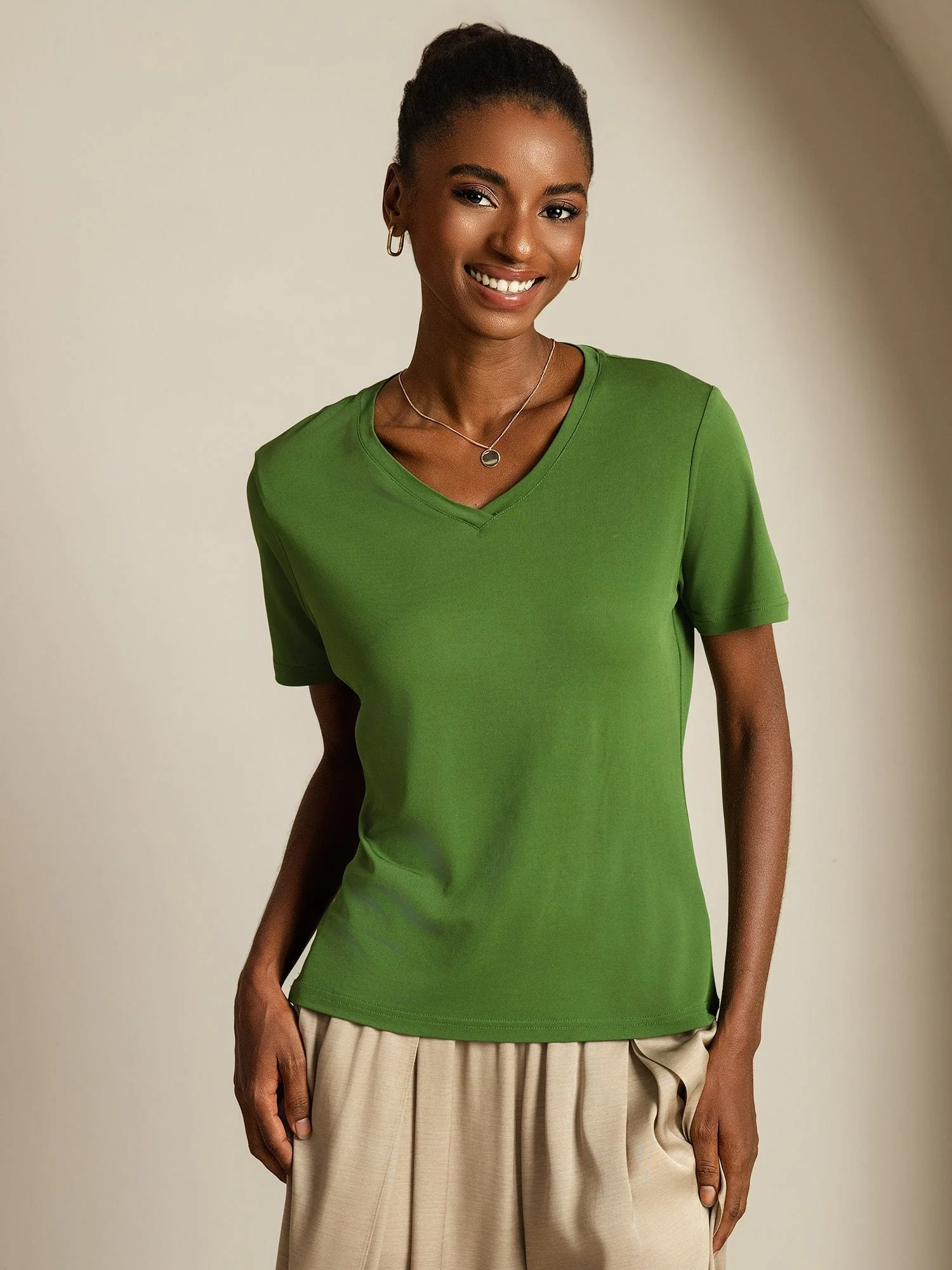 T-Shirt Femme à Manches Courtes et Décolleté en V en Soie Pure Résistant aux Accrochages - Image 40