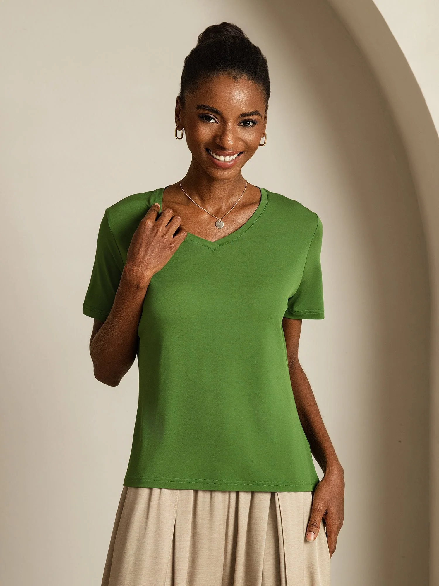 T-Shirt Femme à Manches Courtes et Décolleté en V en Soie Pure Résistant aux Accrochages - Image 42