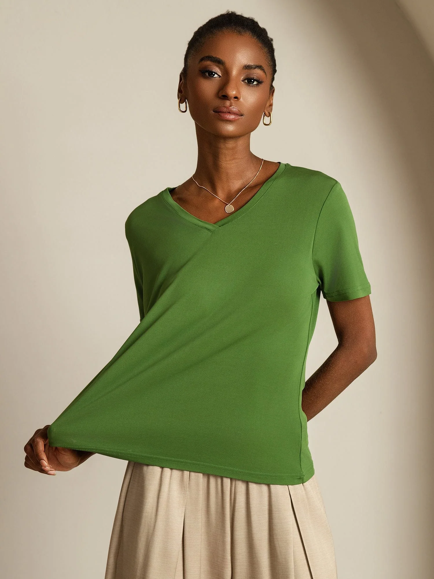 T-Shirt Femme à Manches Courtes et Décolleté en V en Soie Pure Résistant aux Accrochages - Image 43
