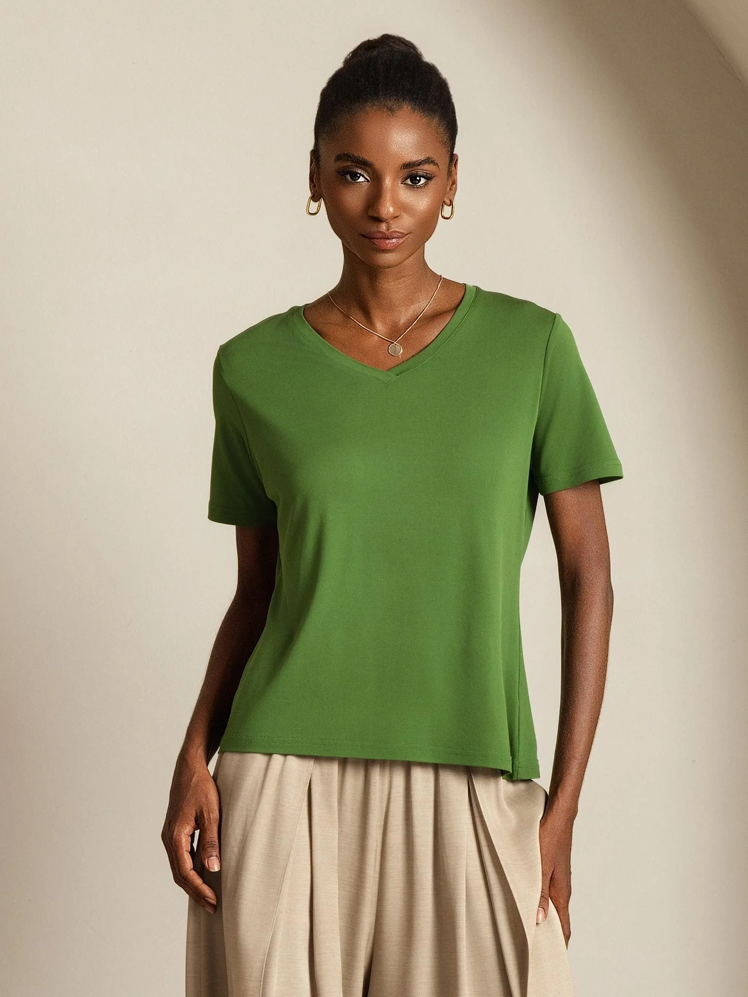 T-Shirt Femme à Manches Courtes et Décolleté en V en Soie Pure Résistant aux Accrochages - Image 45
