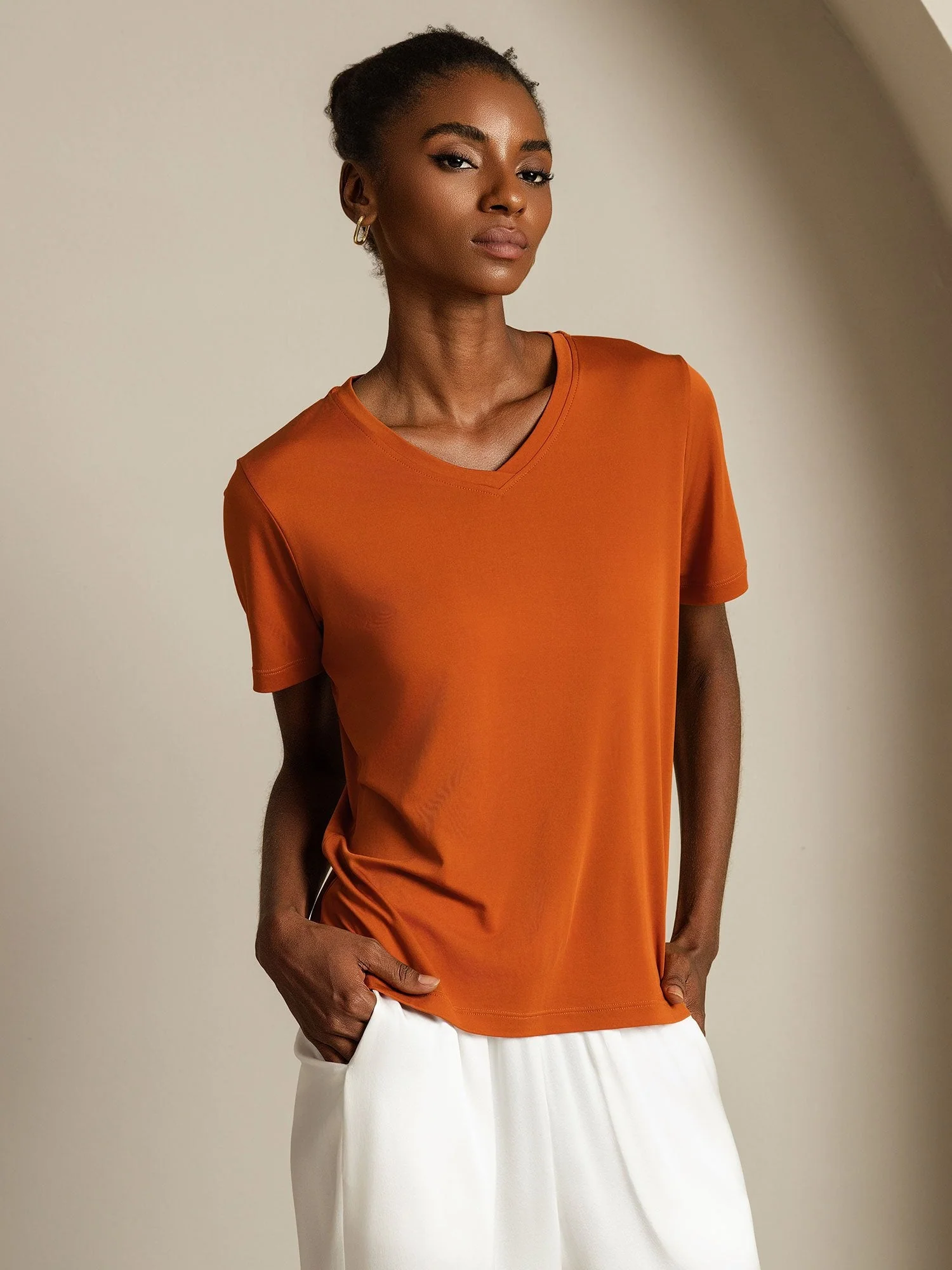 T-Shirt Femme à Manches Courtes et Décolleté en V en Soie Pure Résistant aux Accrochages - Image 6