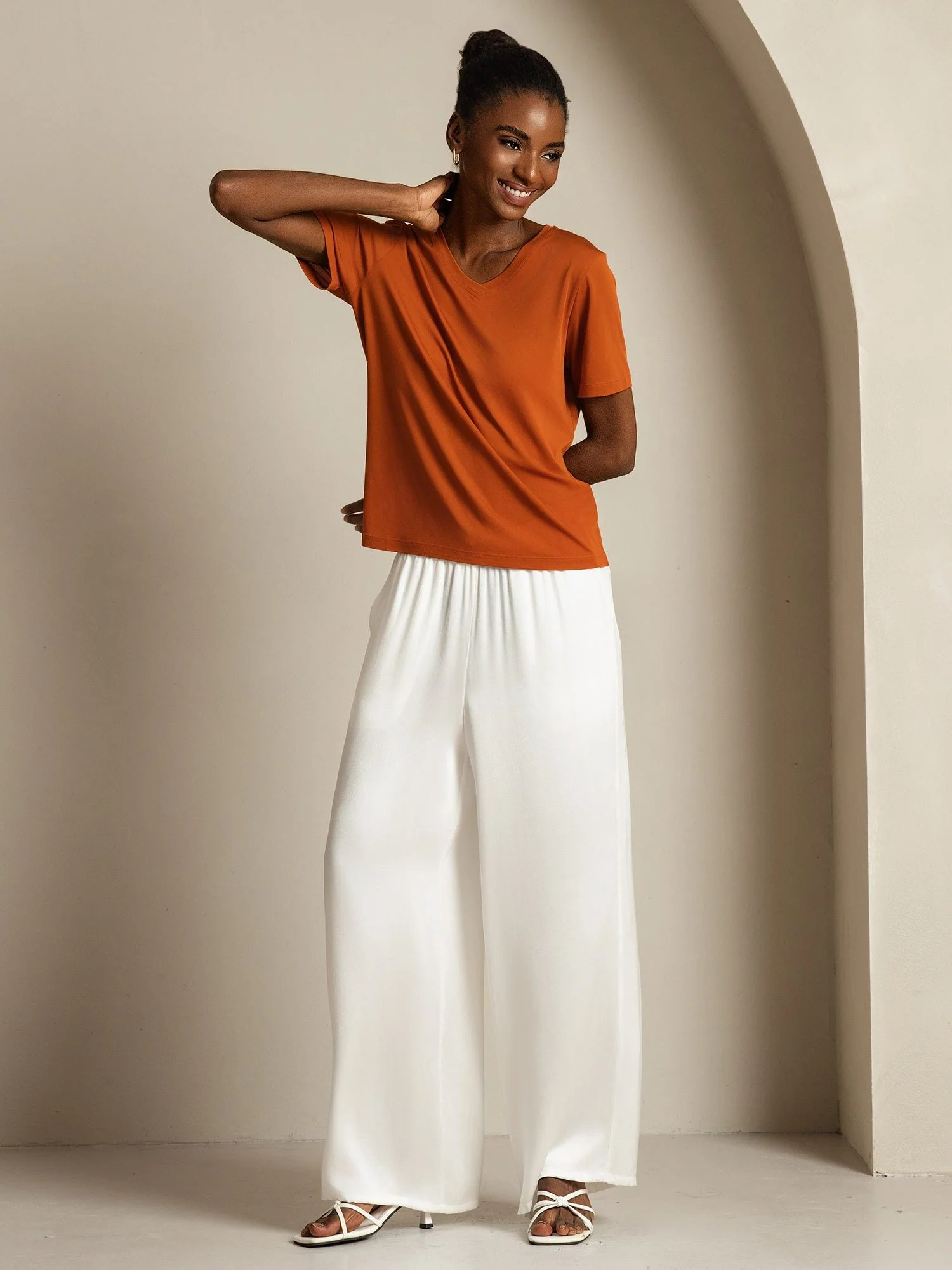 T-Shirt Femme à Manches Courtes et Décolleté en V en Soie Pure Résistant aux Accrochages - Image 9