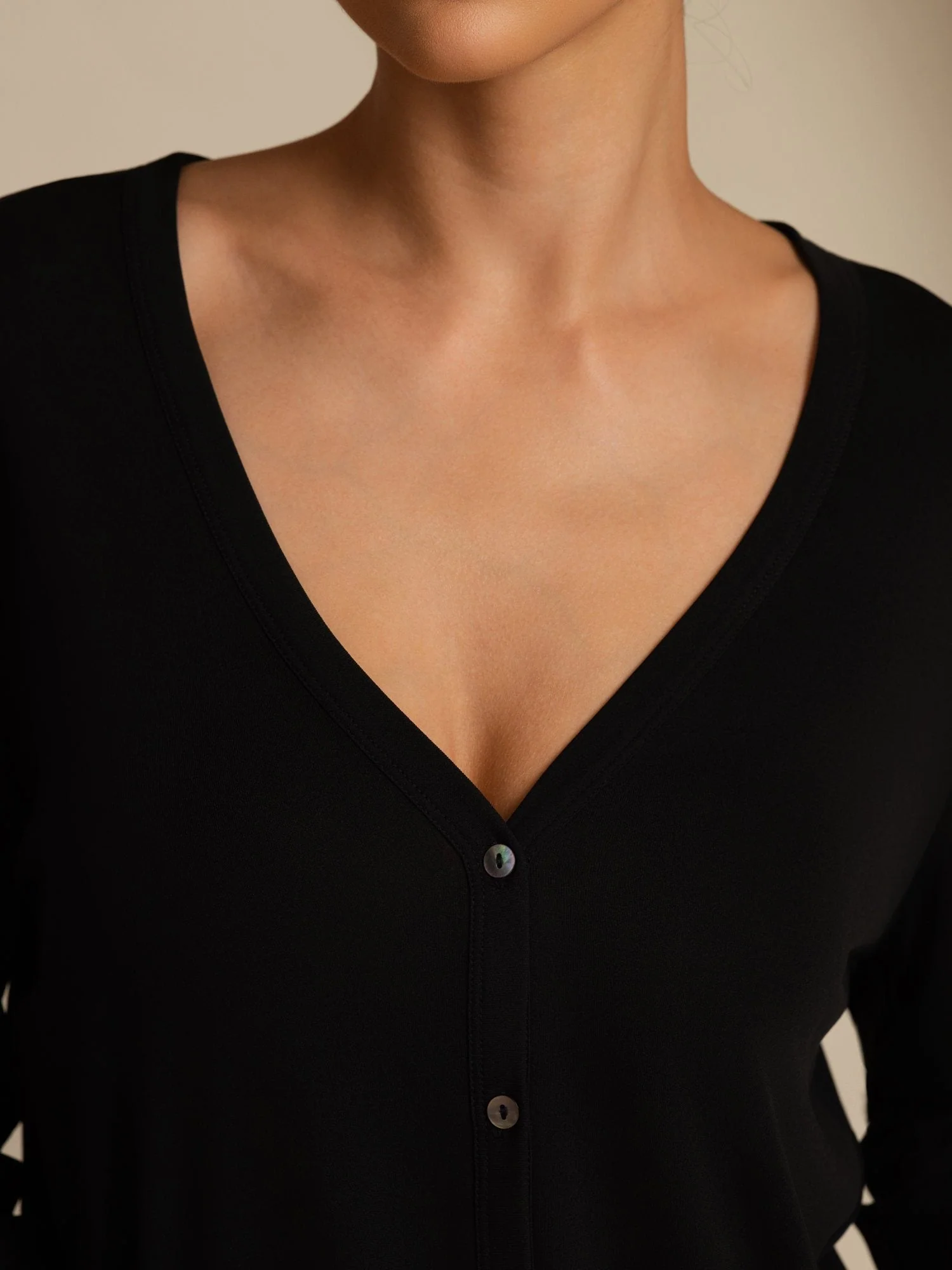 Cardigan Basique Femme en Pure Soie à Col V et Manches Longues - Image 13