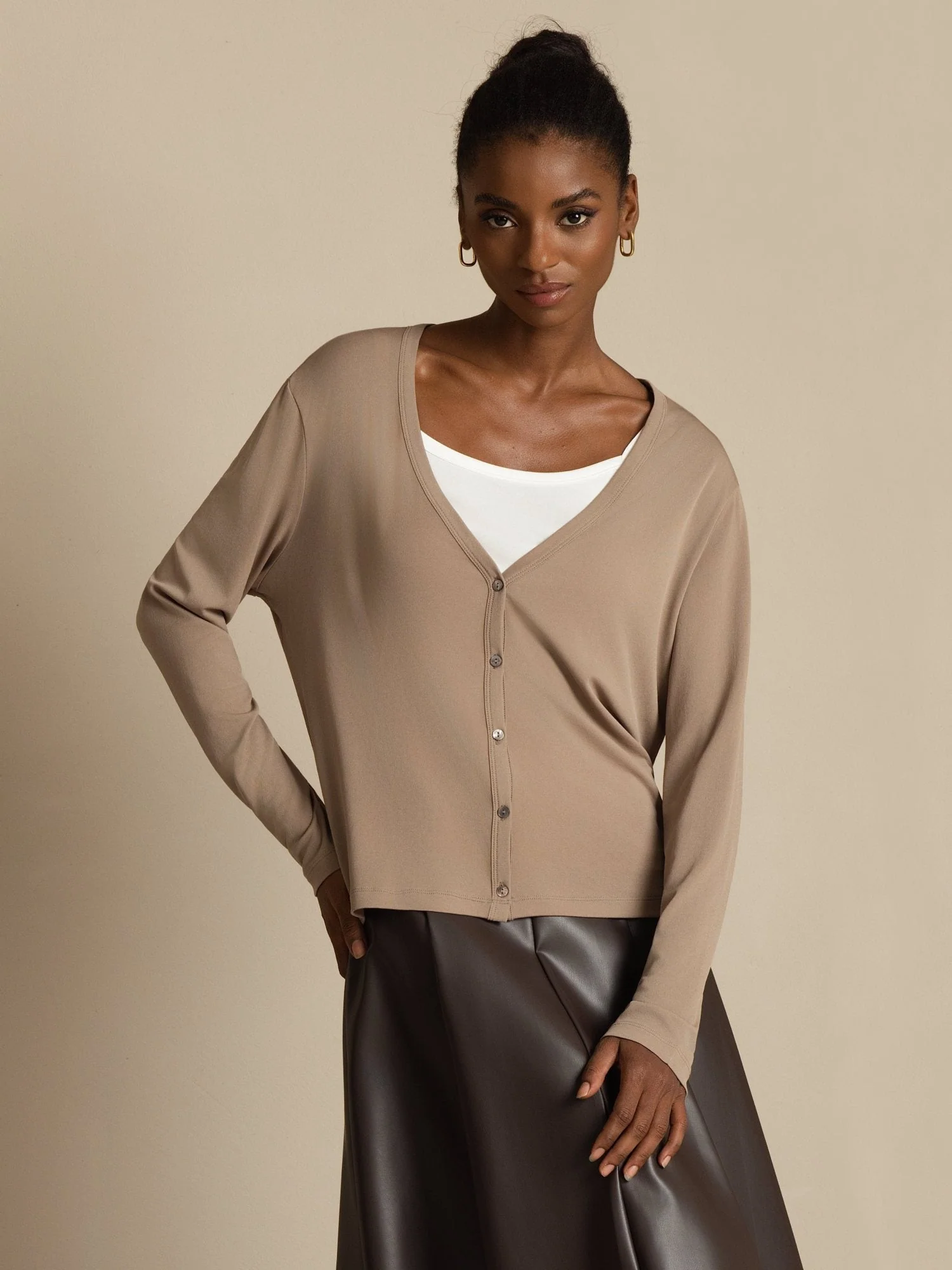 Cardigan Basique Femme en Pure Soie à Col V et Manches Longues - Image 16