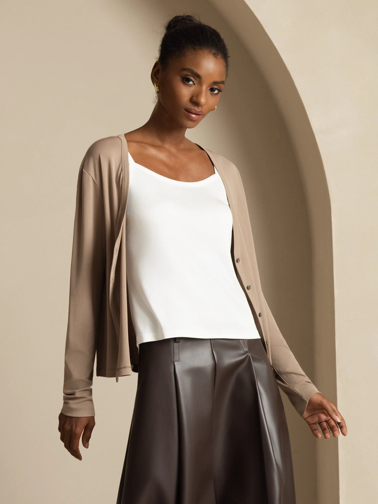 Cardigan Basique Femme en Pure Soie à Col V et Manches Longues - Image 18