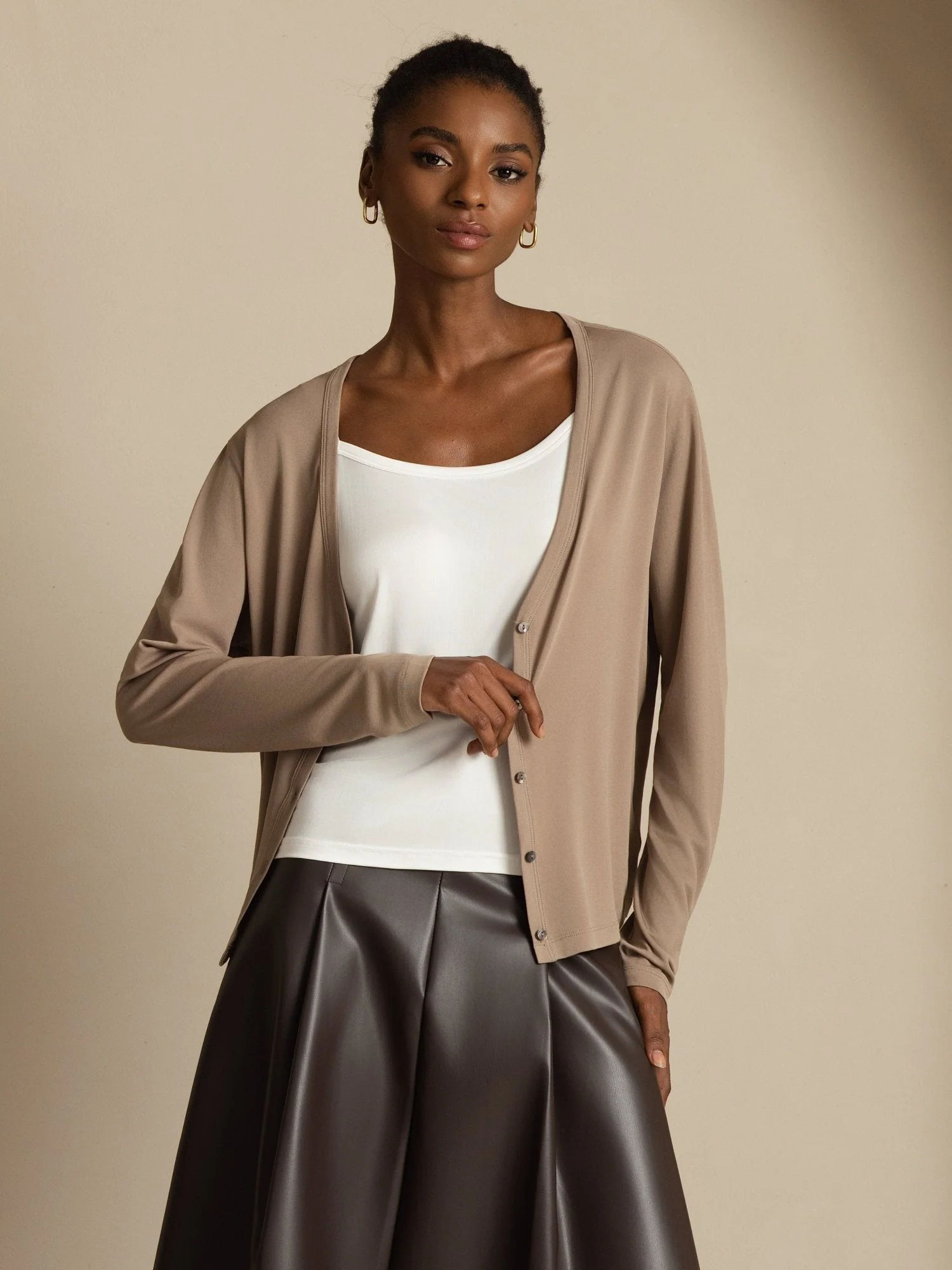 Cardigan Basique Femme en Pure Soie à Col V et Manches Longues - Image 19