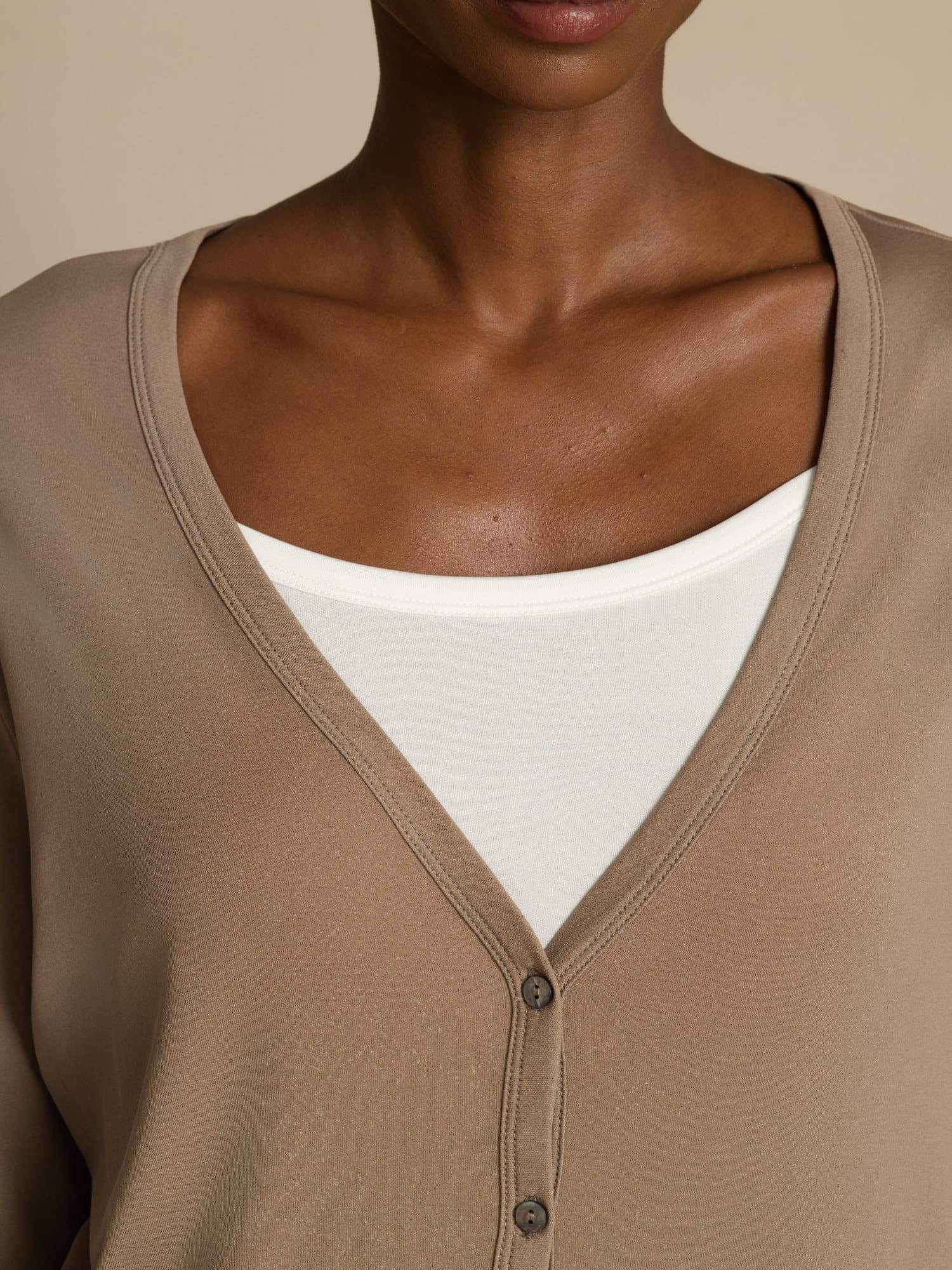 Cardigan Basique Femme en Pure Soie à Col V et Manches Longues - Image 20