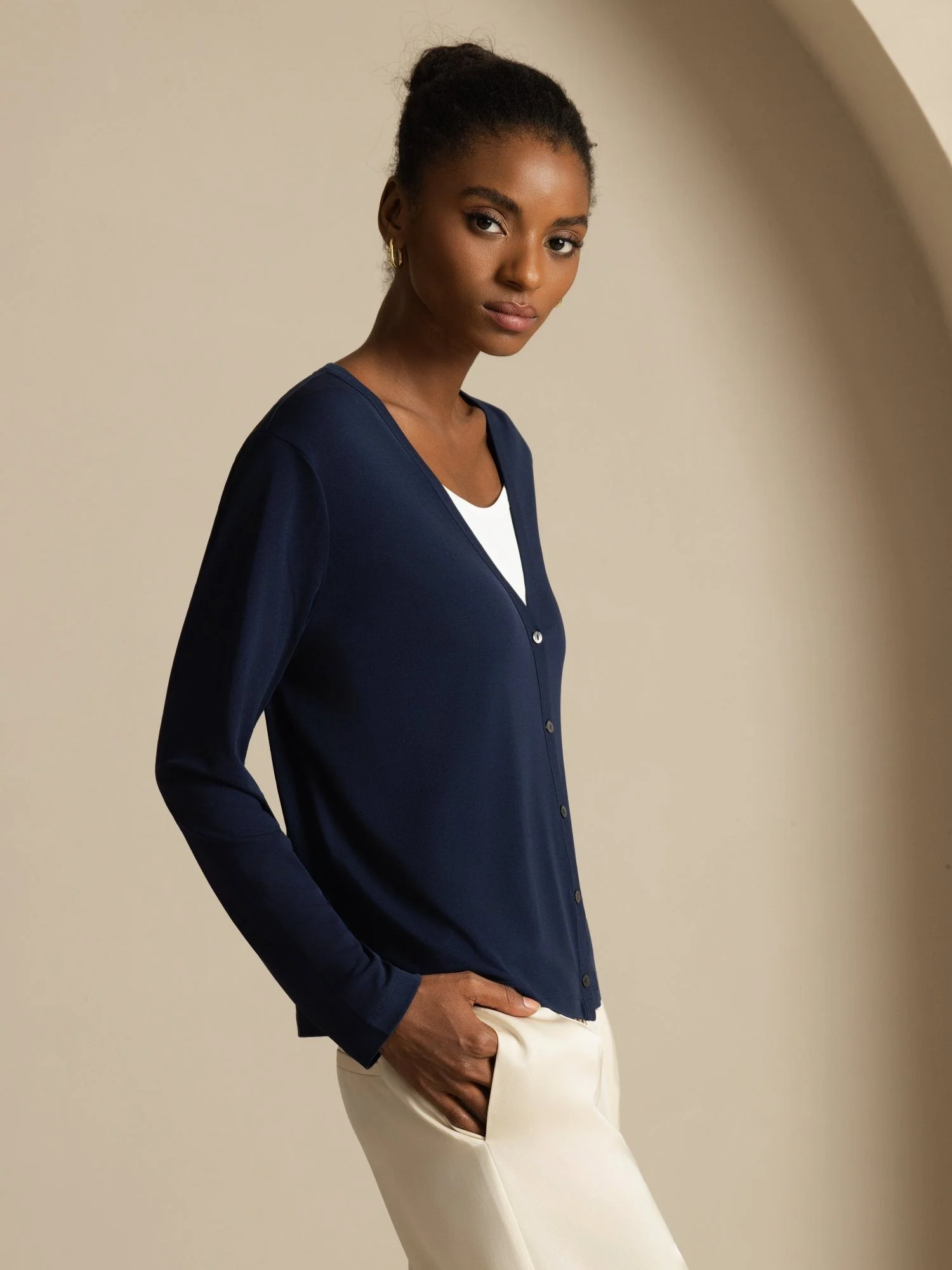 Cardigan Basique Femme en Pure Soie à Col V et Manches Longues - Image 5