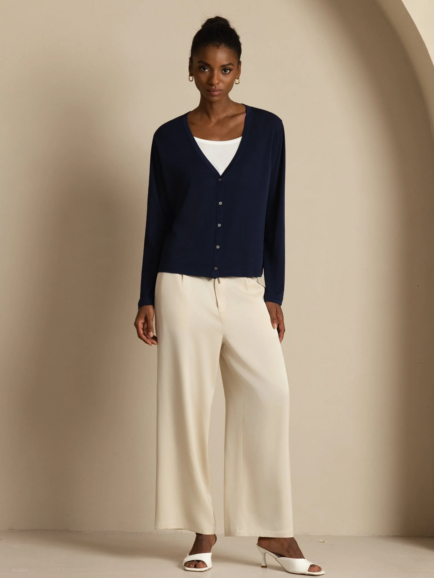 Cardigan Basique Femme en Pure Soie à Col V et Manches Longues - Image 8