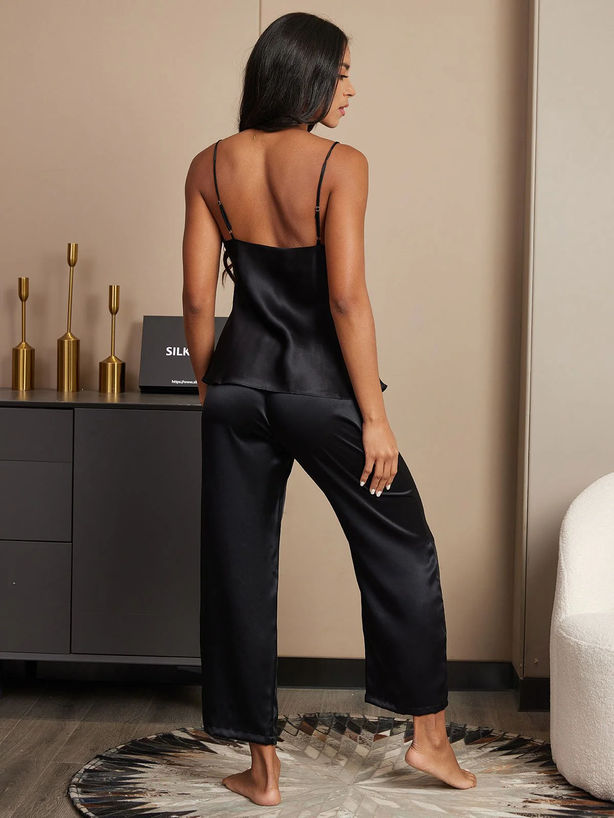 Ensemble pyjama en soie avec camisole et pantalon - Image 8