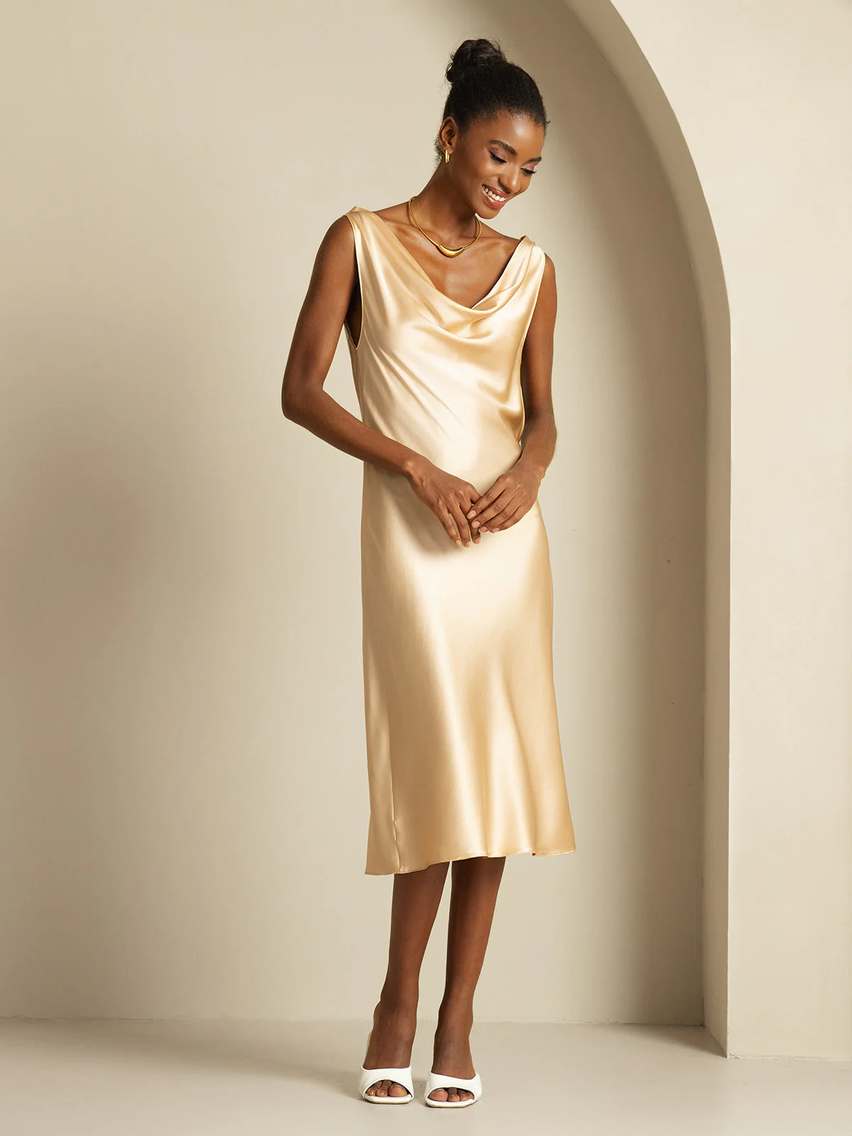 19Momme Robe sans manches en soie élégante à col bénitier - Image 31