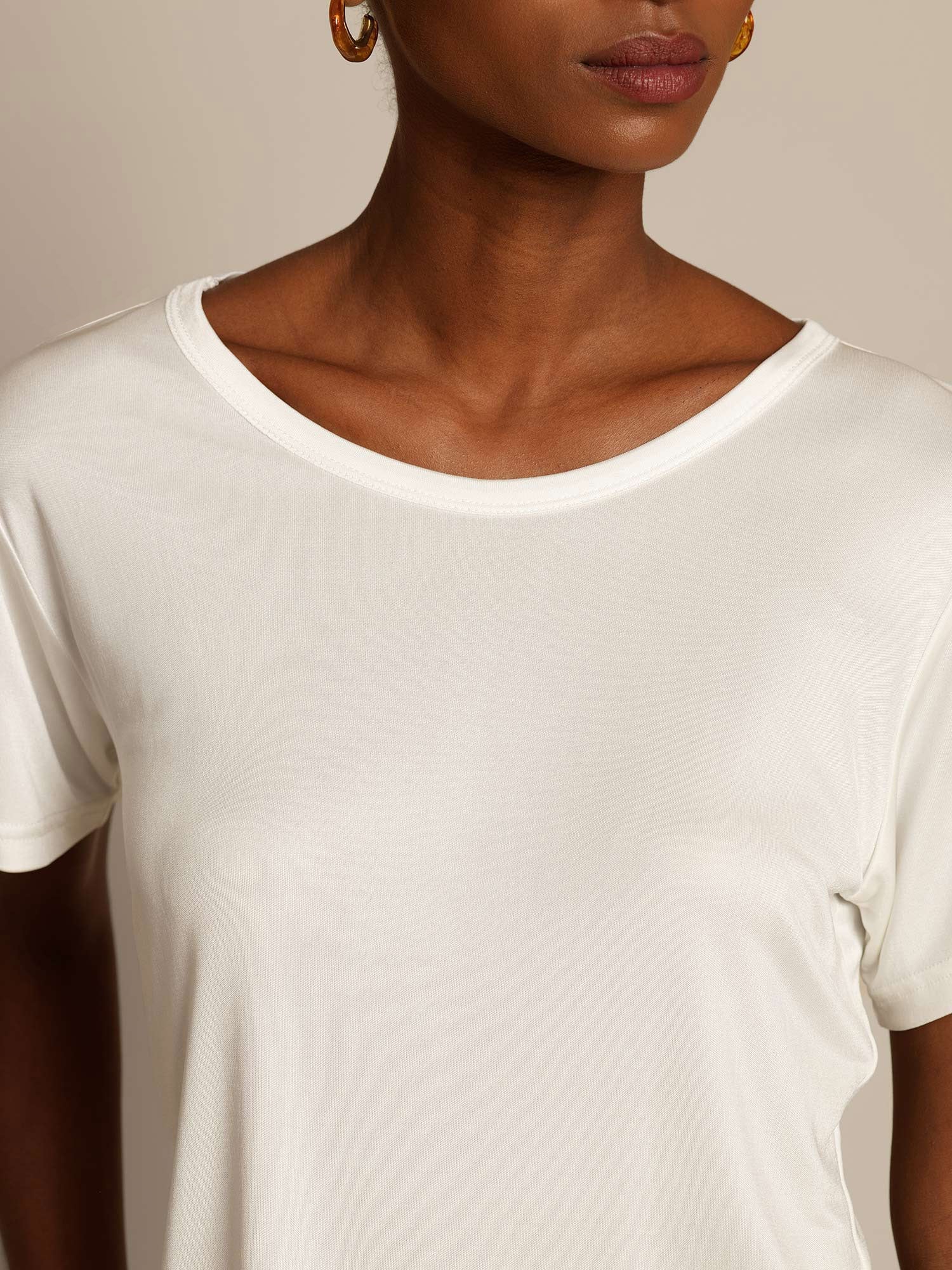 T-Shirt Col Rond à Manches Courtes en Pure Soie pour Femmes - Image 4