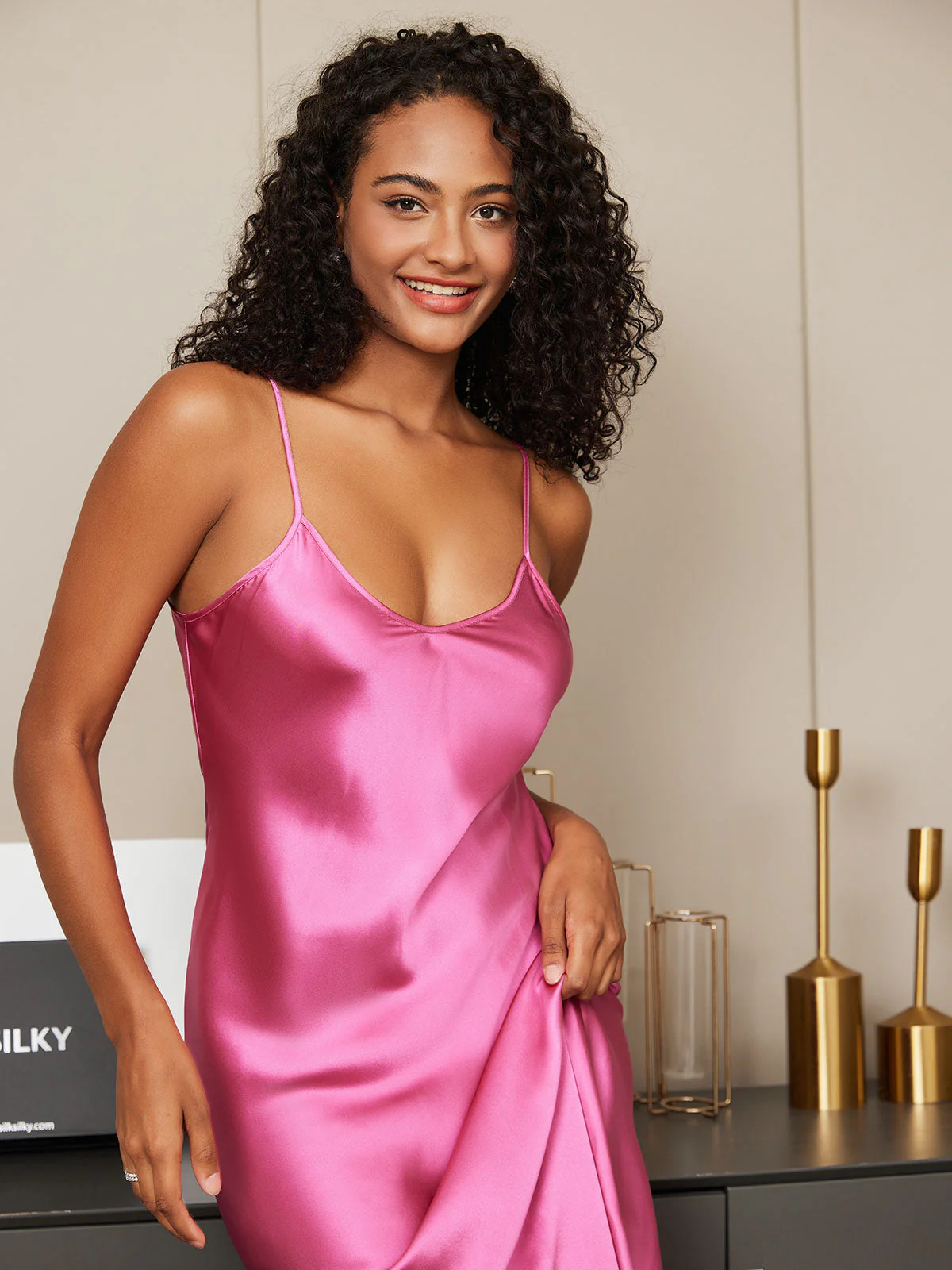 Chemise de Nuit / Robe Longue en Soie à Bretelles Spaghetti - Image 45
