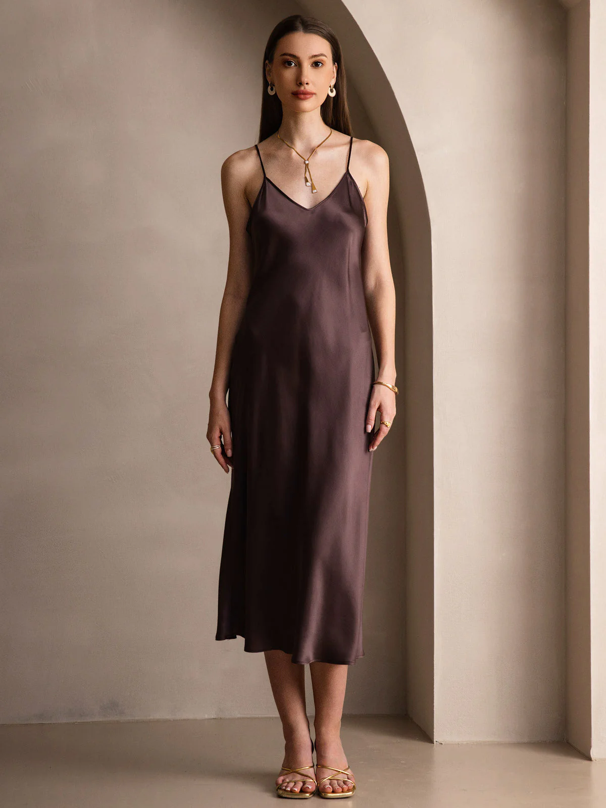 Robe Longue en Soie Pure avec Bretelles Spaghetti - Image 17