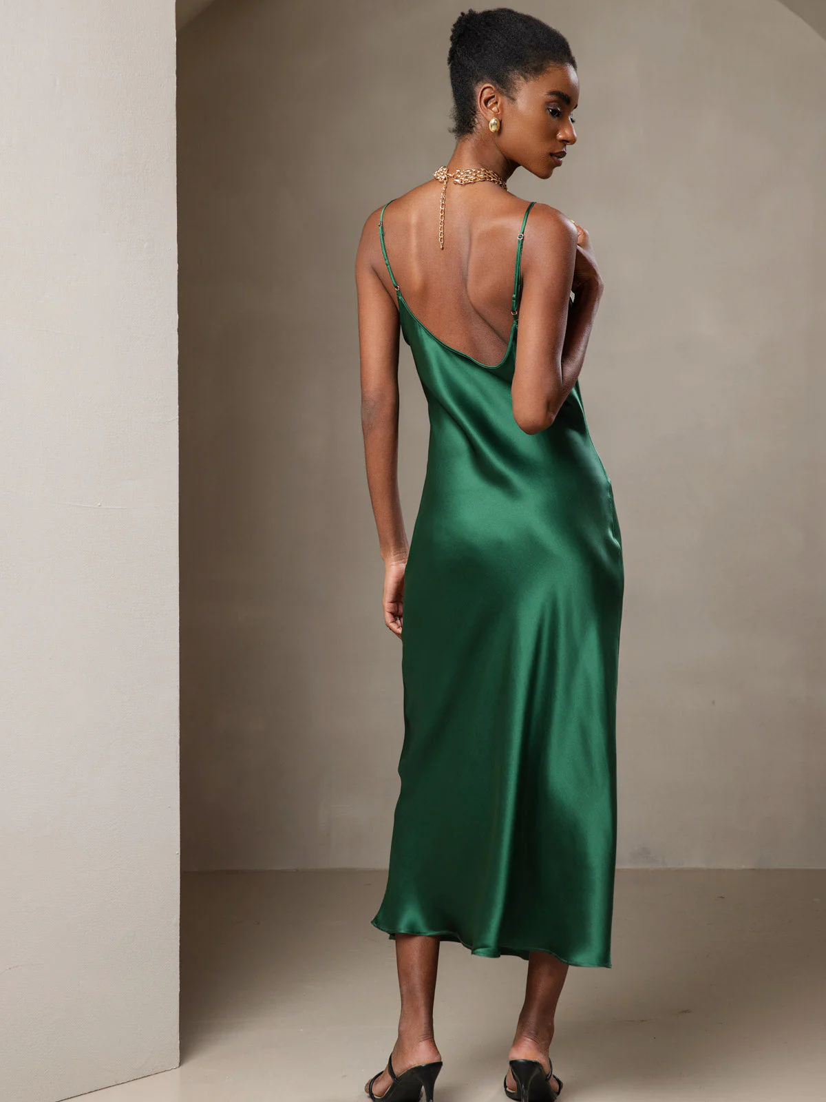 Robe Longue en Soie Pure avec Bretelles Spaghetti - Image 30