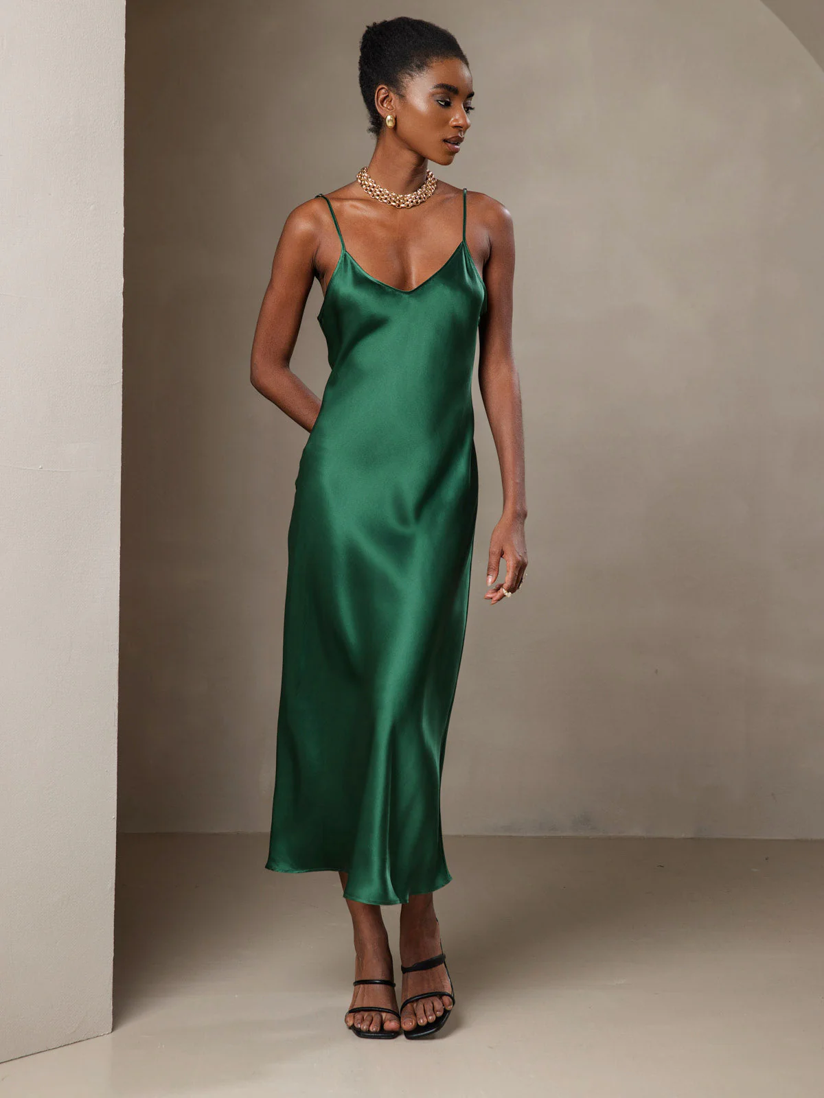 Robe Longue en Soie Pure avec Bretelles Spaghetti - Image 33