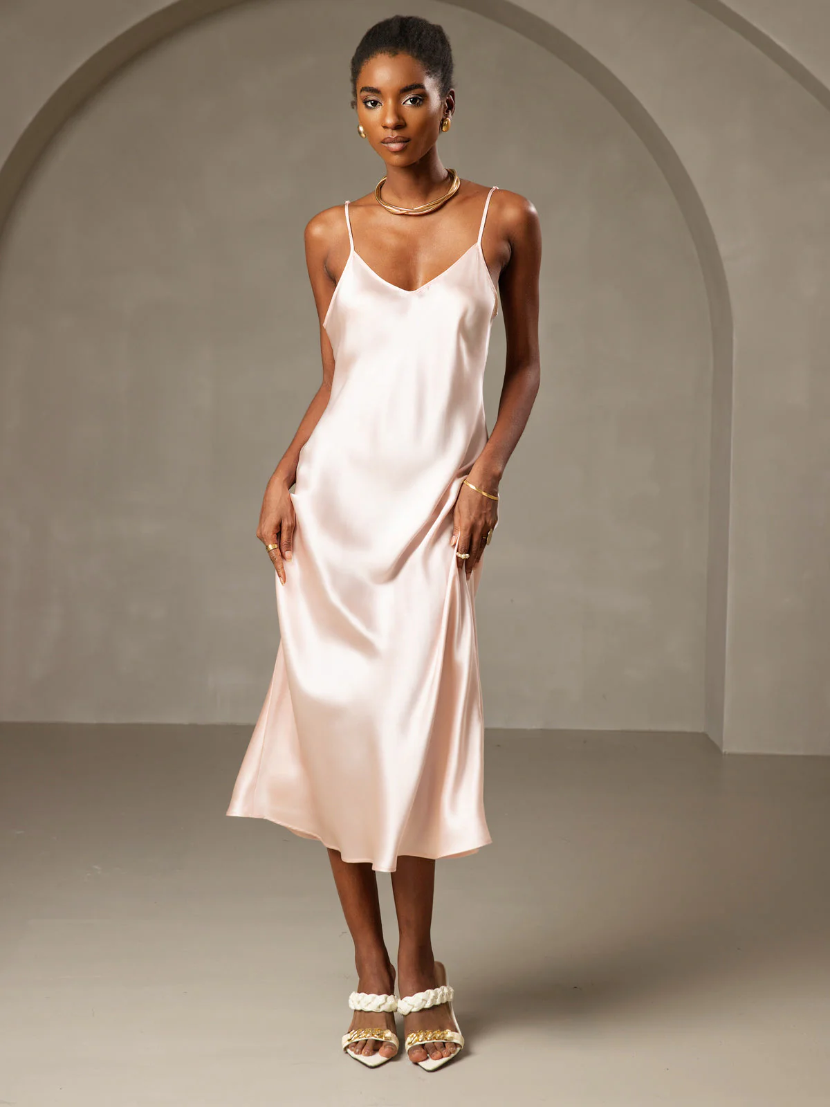 Robe Longue en Soie Pure avec Bretelles Spaghetti - Image 36
