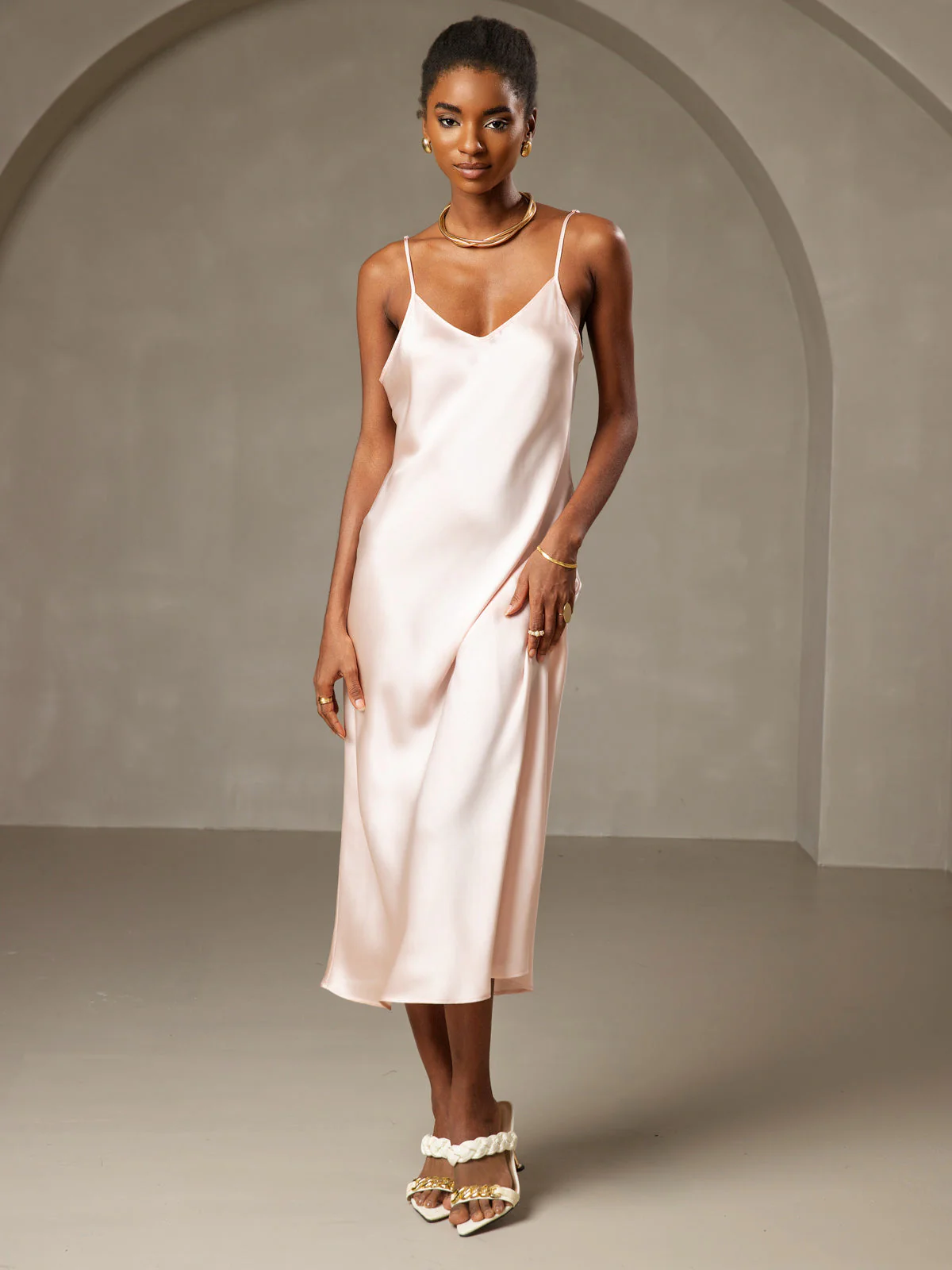 Robe Longue en Soie Pure avec Bretelles Spaghetti - Image 39