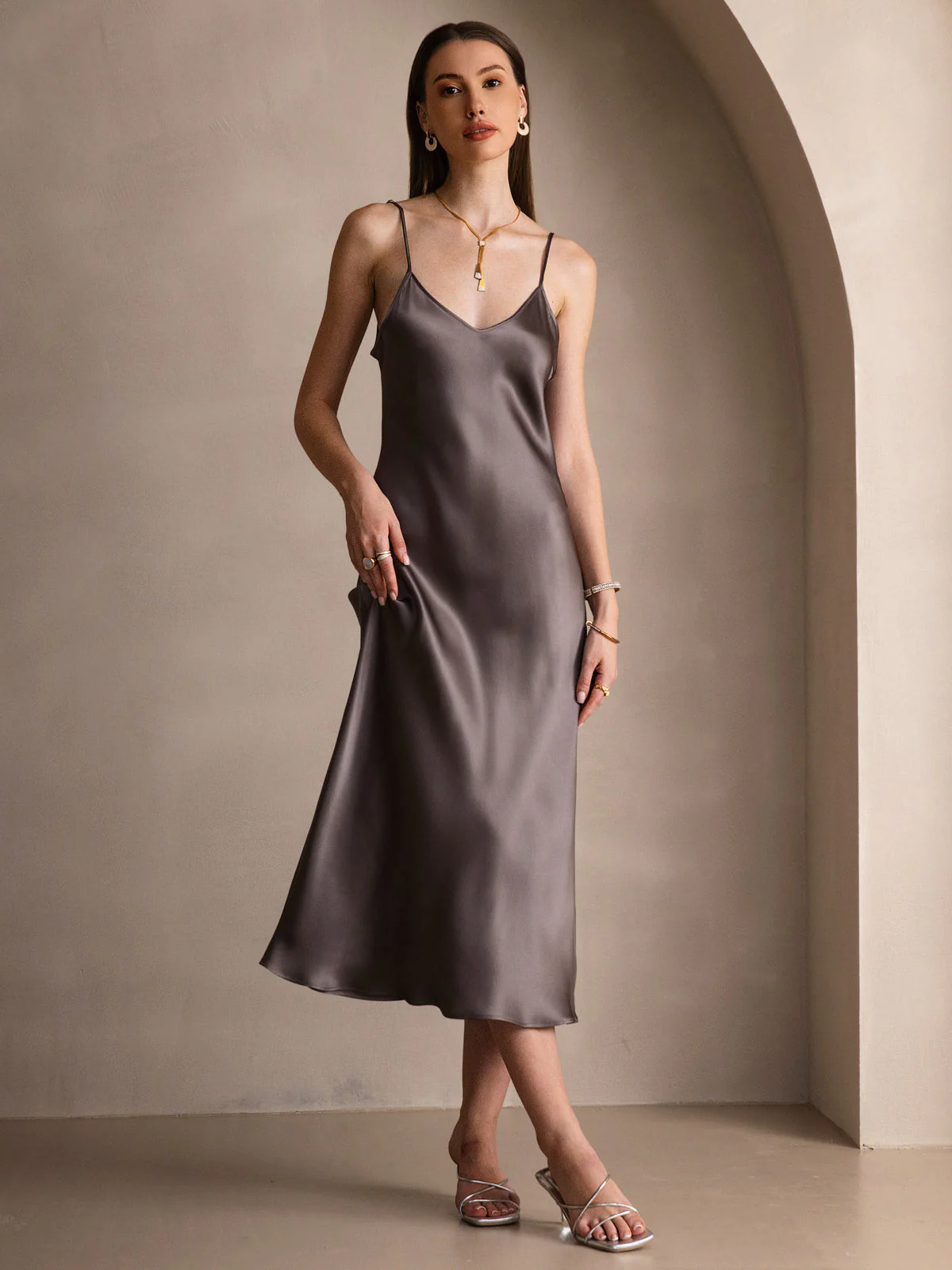 Robe Longue en Soie Pure avec Bretelles Spaghetti - Image 59