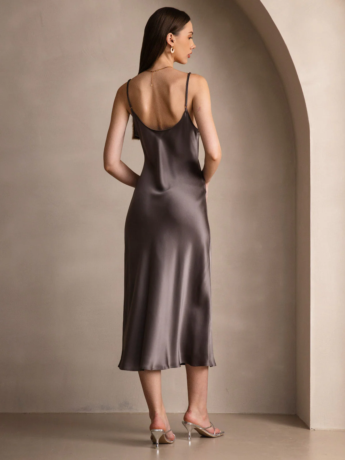 Robe Longue en Soie Pure avec Bretelles Spaghetti - Image 60