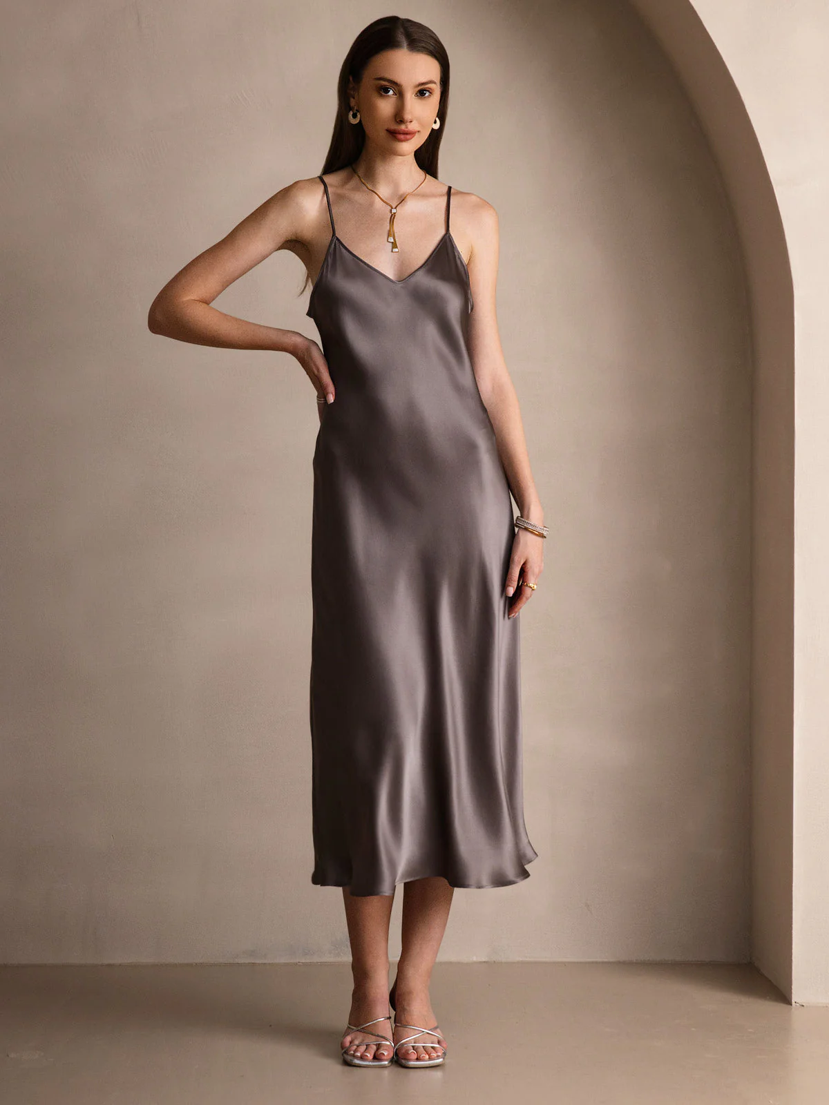 Robe Longue en Soie Pure avec Bretelles Spaghetti - Image 61
