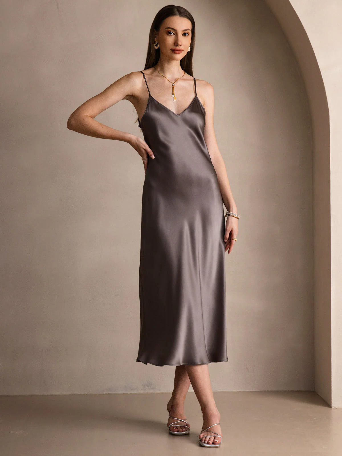 Robe Longue en Soie Pure avec Bretelles Spaghetti - Image 63