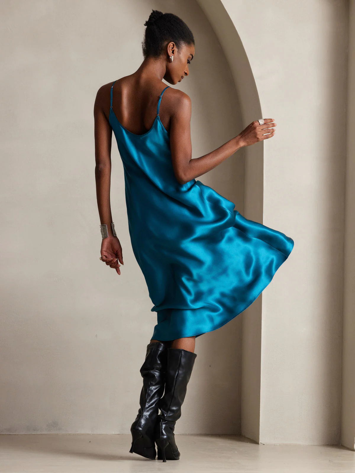 Robe Longue en Soie Pure avec Bretelles Spaghetti - Image 73