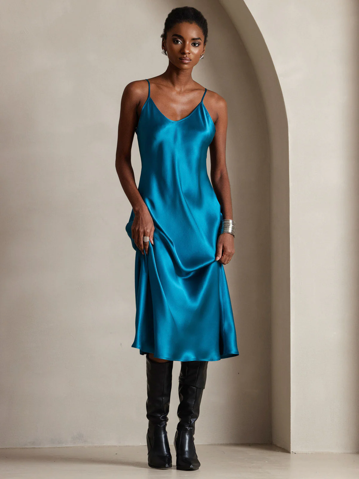Robe Longue en Soie Pure avec Bretelles Spaghetti - Image 75