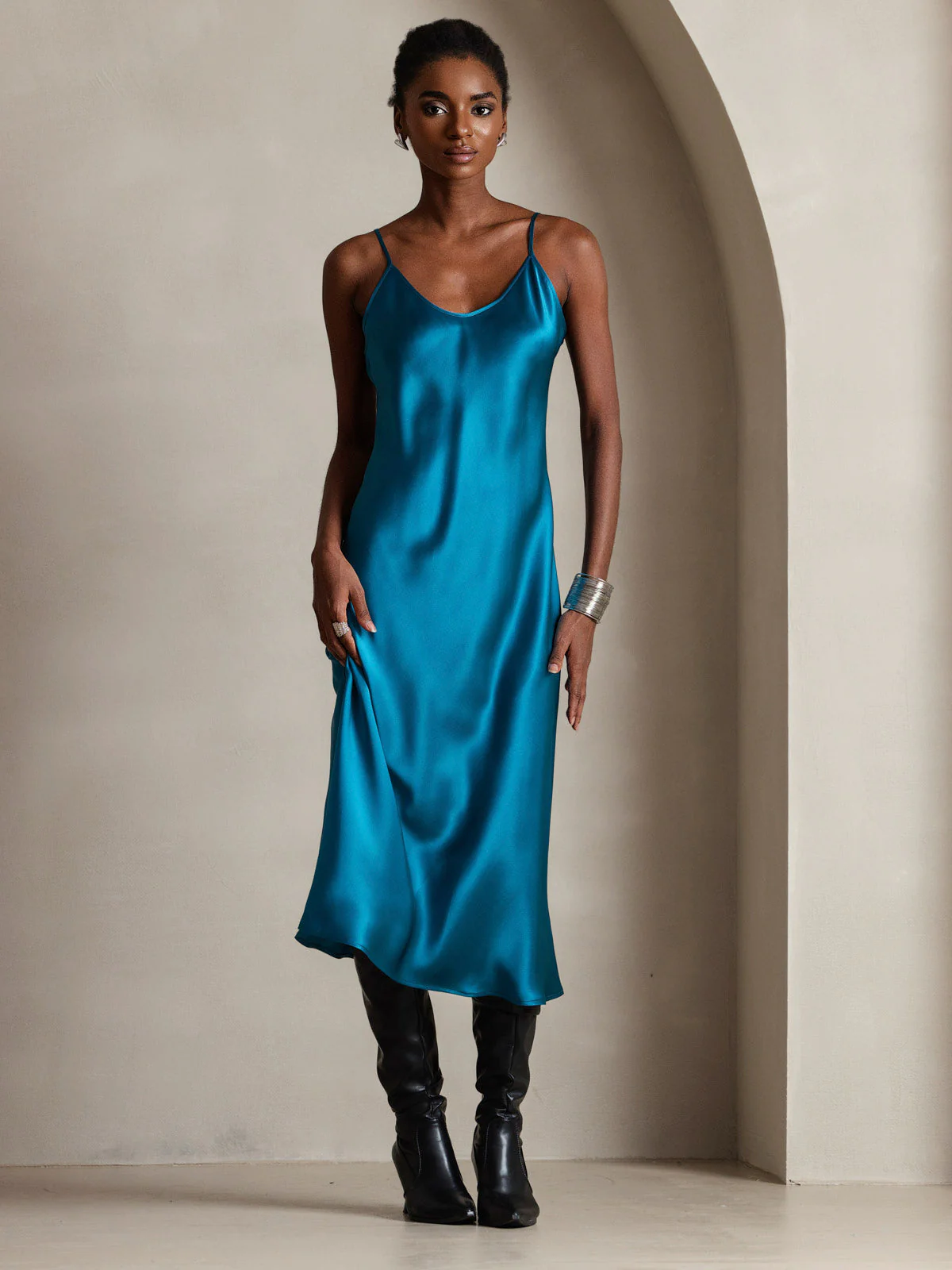 Robe Longue en Soie Pure avec Bretelles Spaghetti - Image 76