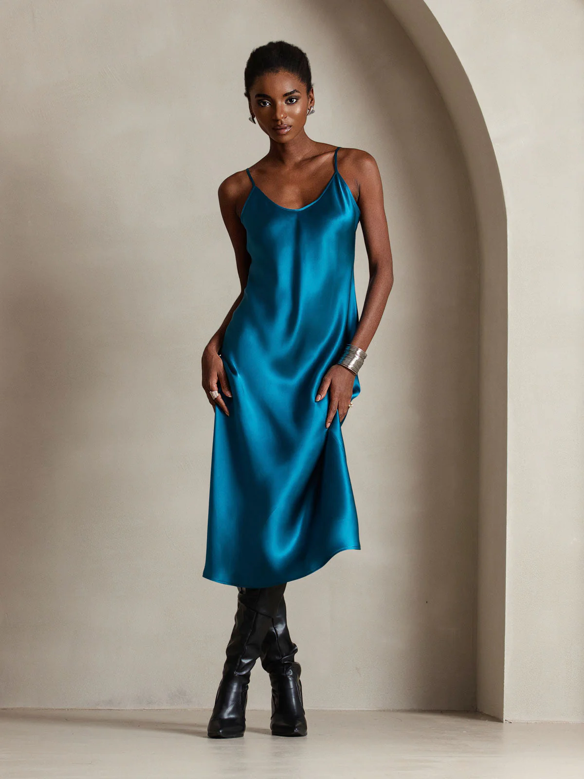 Robe Longue en Soie Pure avec Bretelles Spaghetti - Image 77