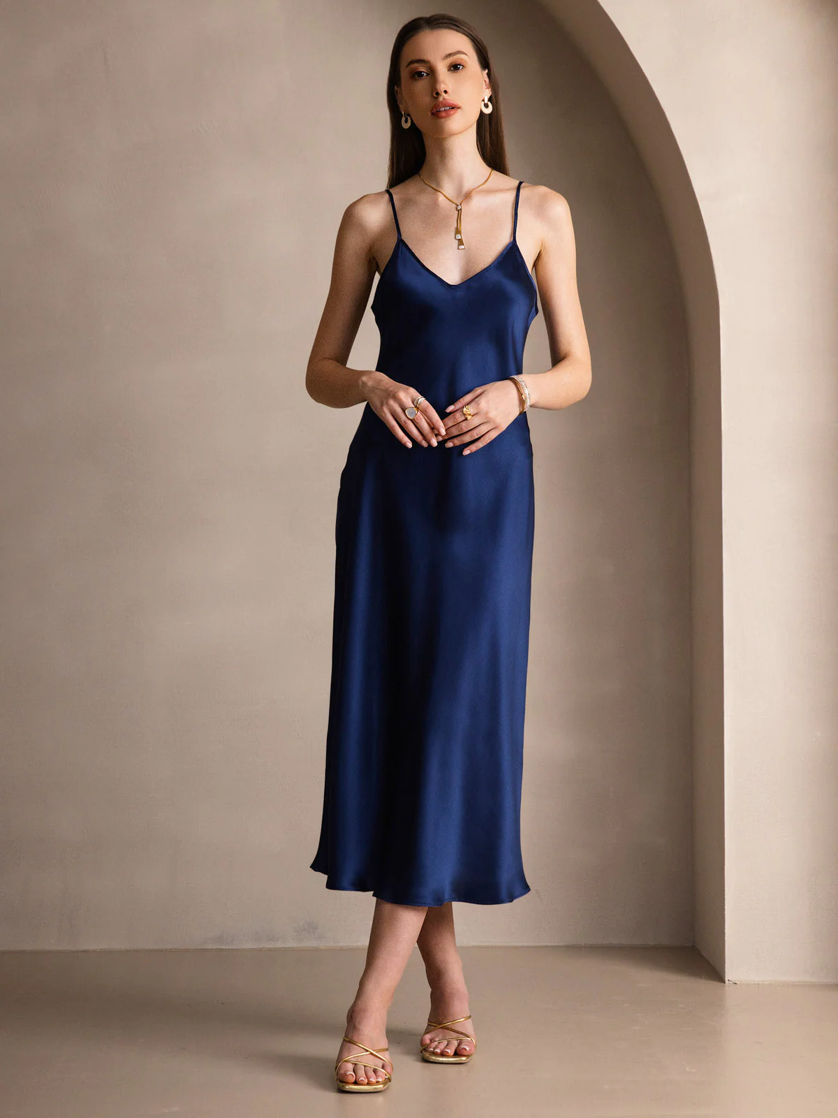 Robe Longue en Soie Pure avec Bretelles Spaghetti - Image 80