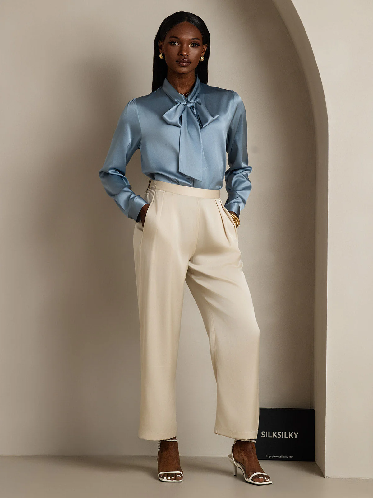 Femme 19 Momme Chemise Élégante en Soie avec Col à Nouer à Manches Longues - Image 7
